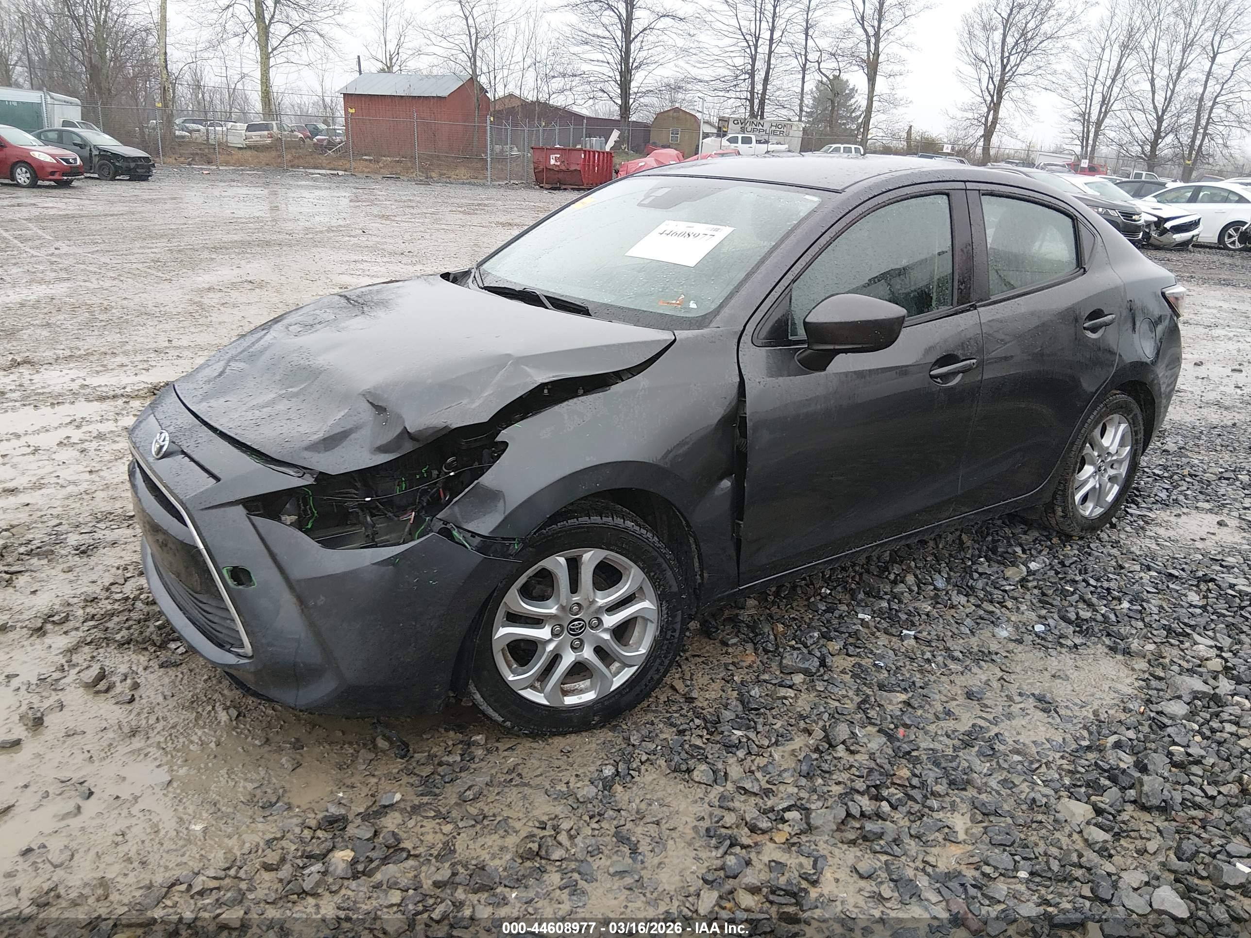 TOYOTA YARIS image 2