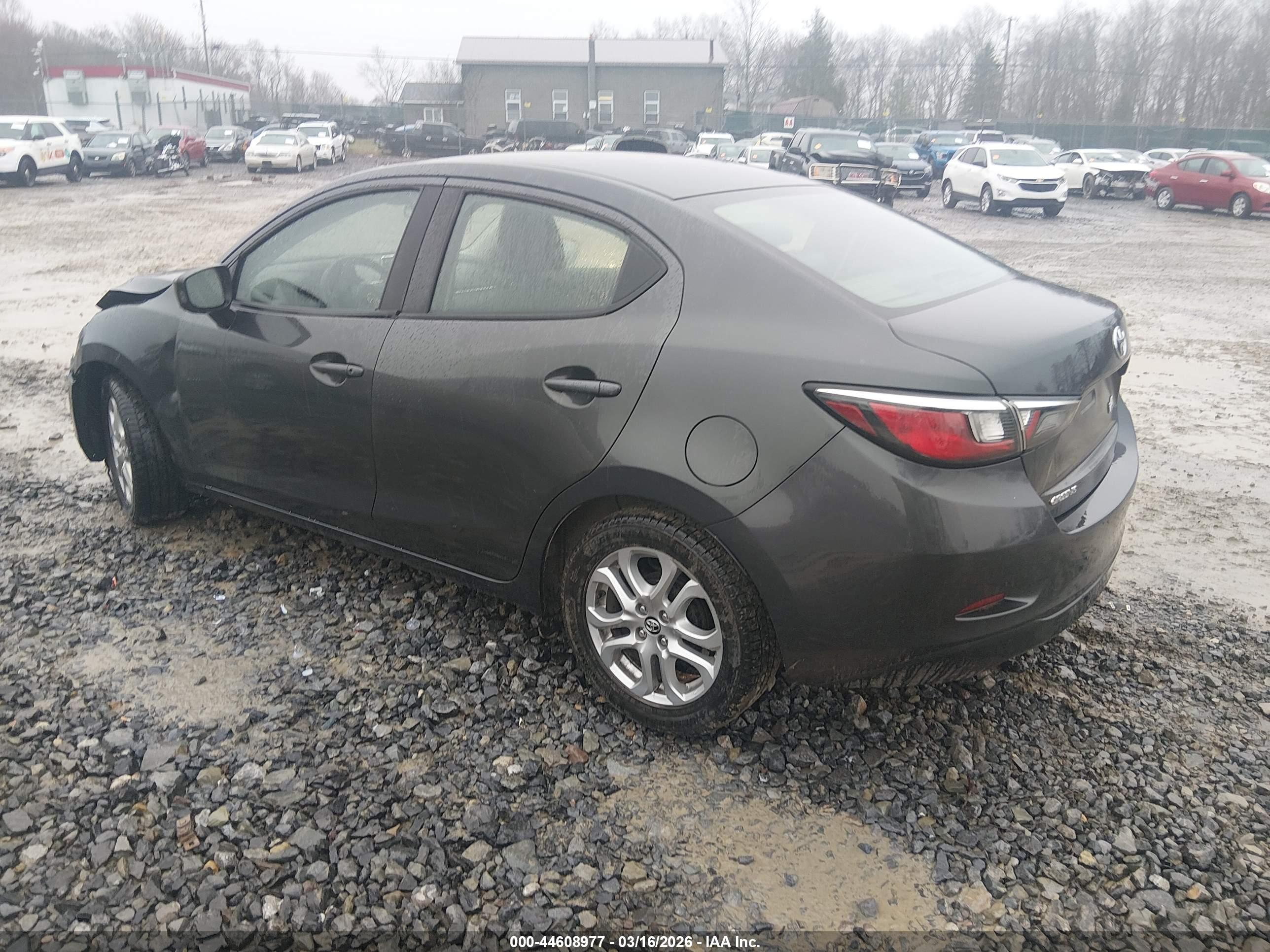 TOYOTA YARIS image 3