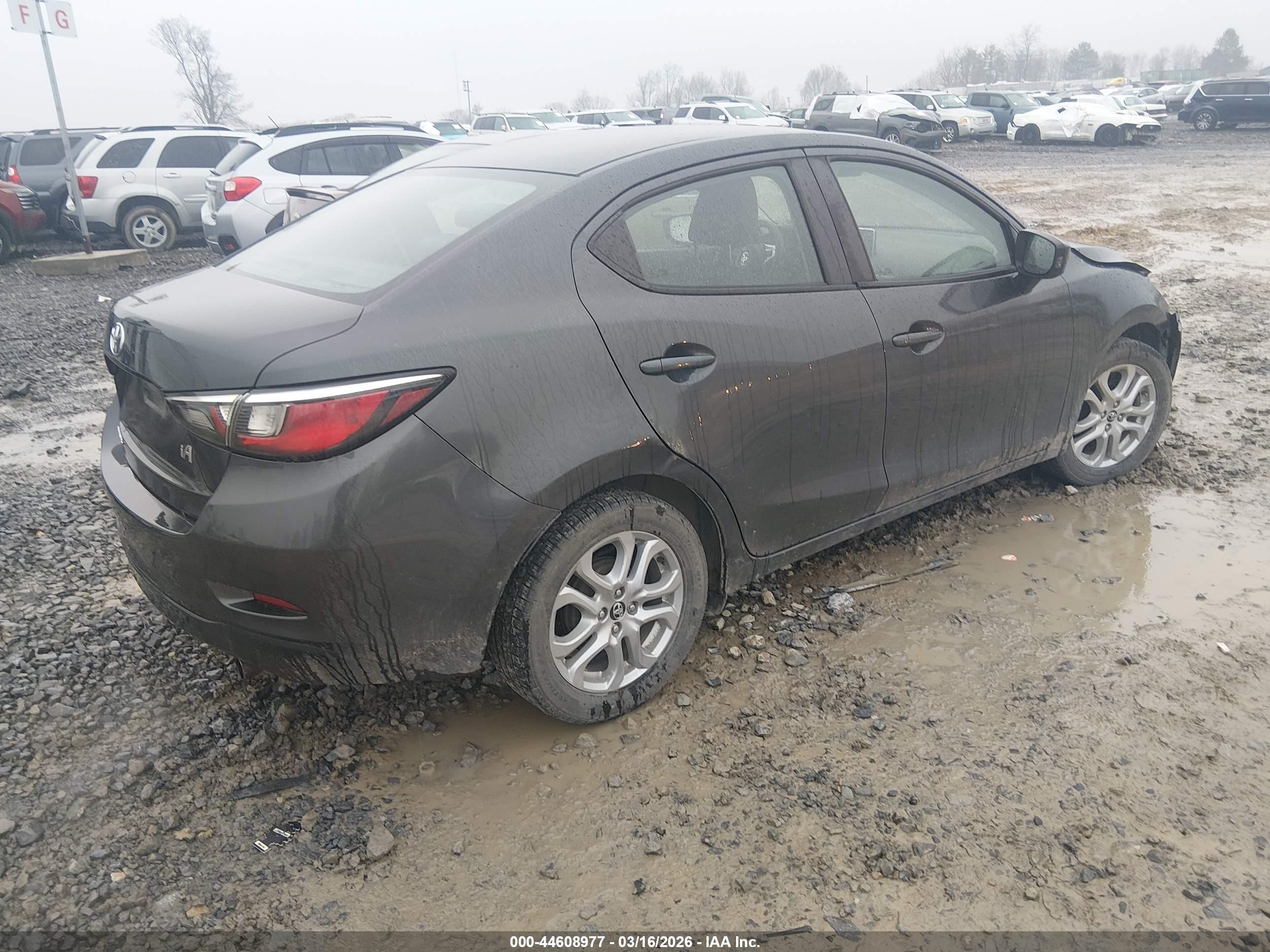 TOYOTA YARIS image 4