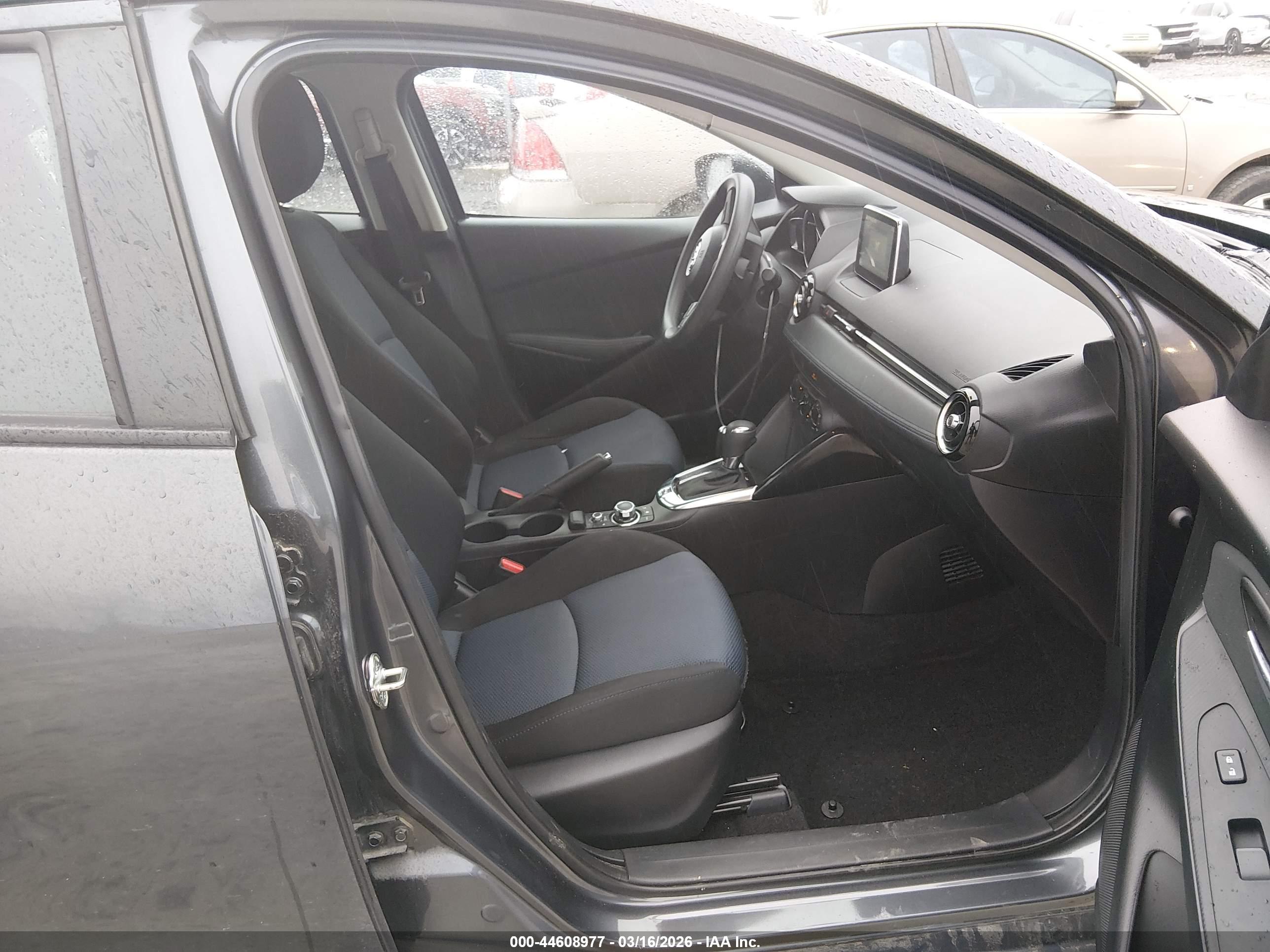TOYOTA YARIS image 5