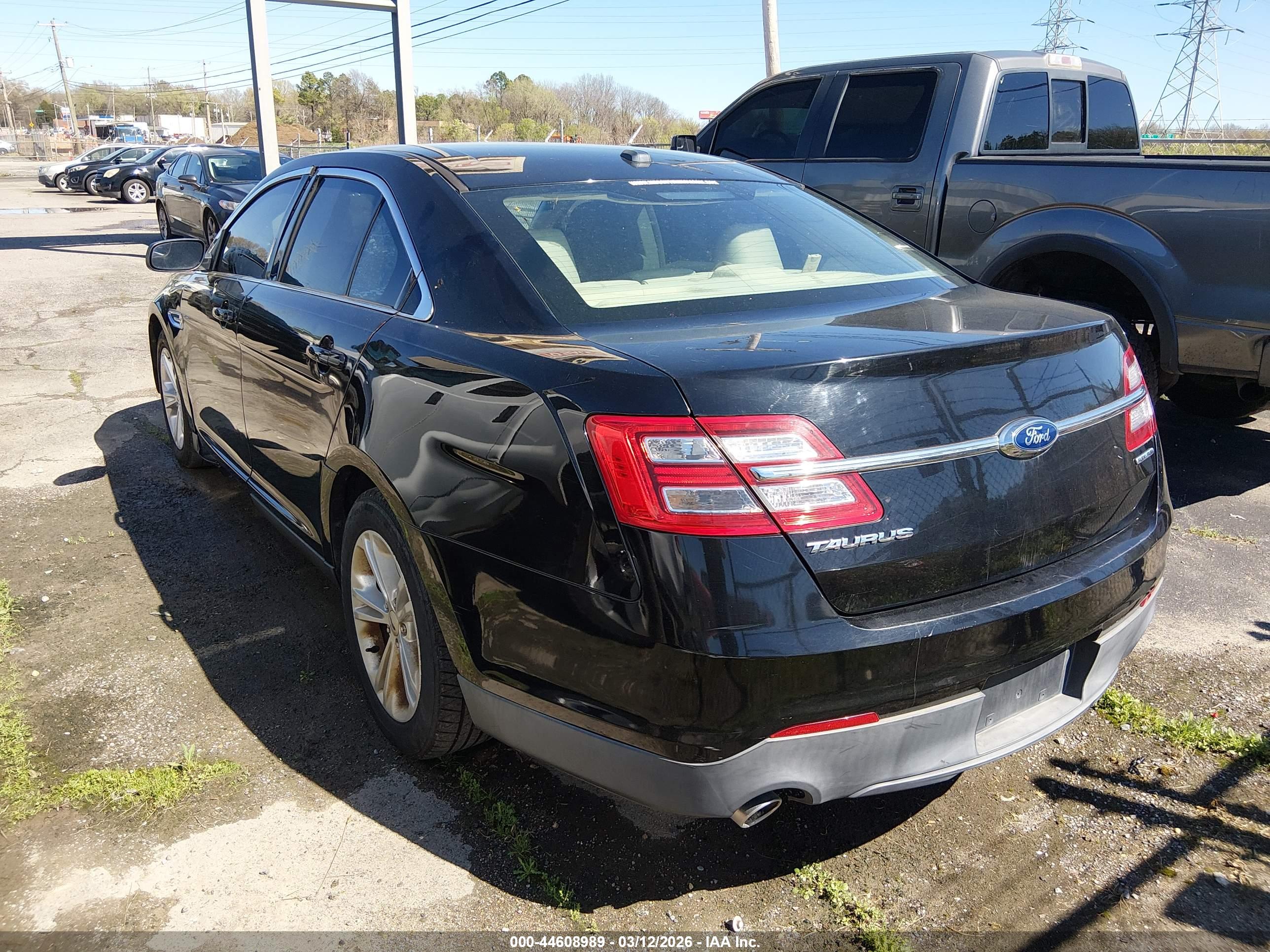 FORD TAURUS image 3