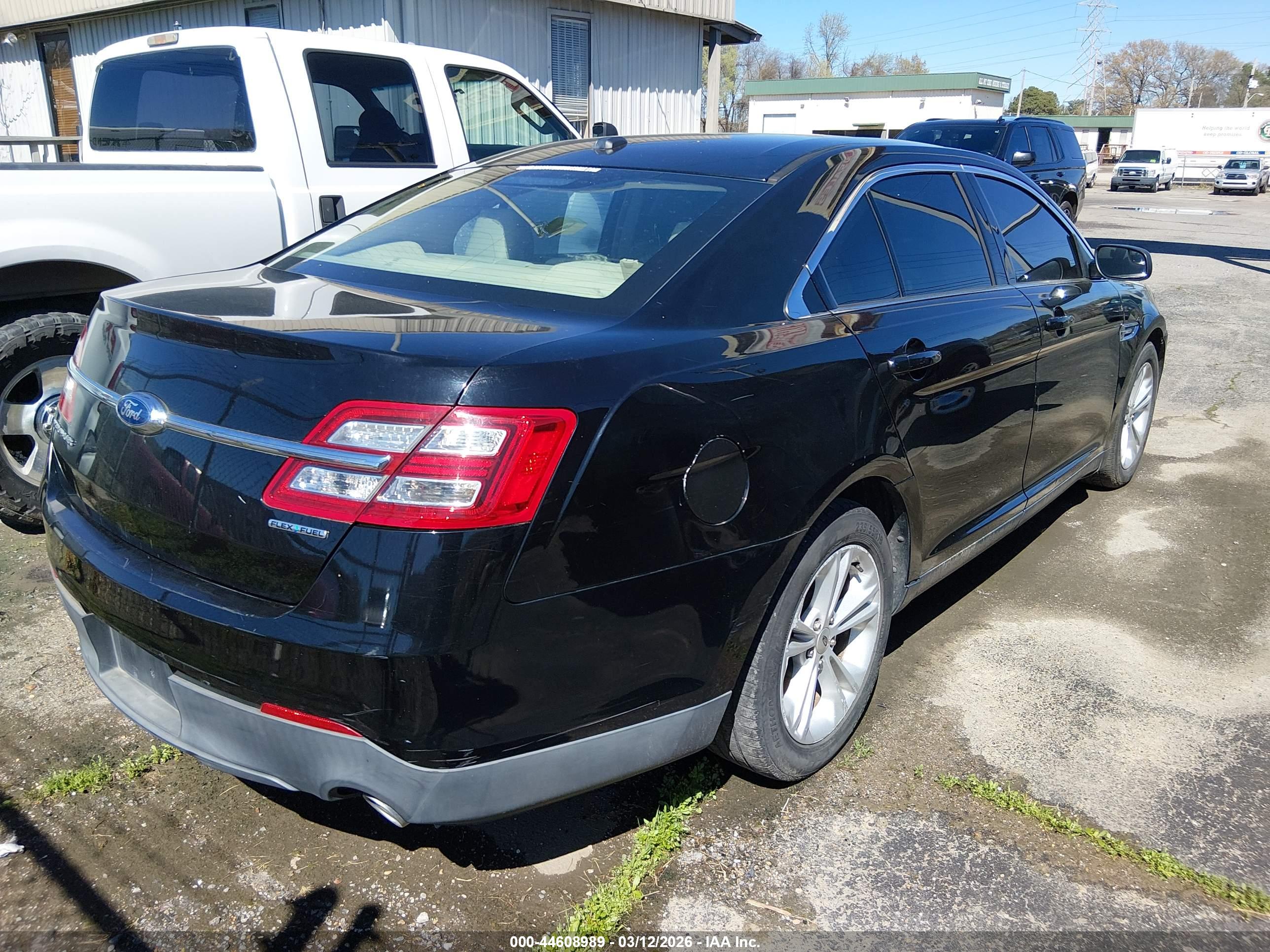 FORD TAURUS image 4