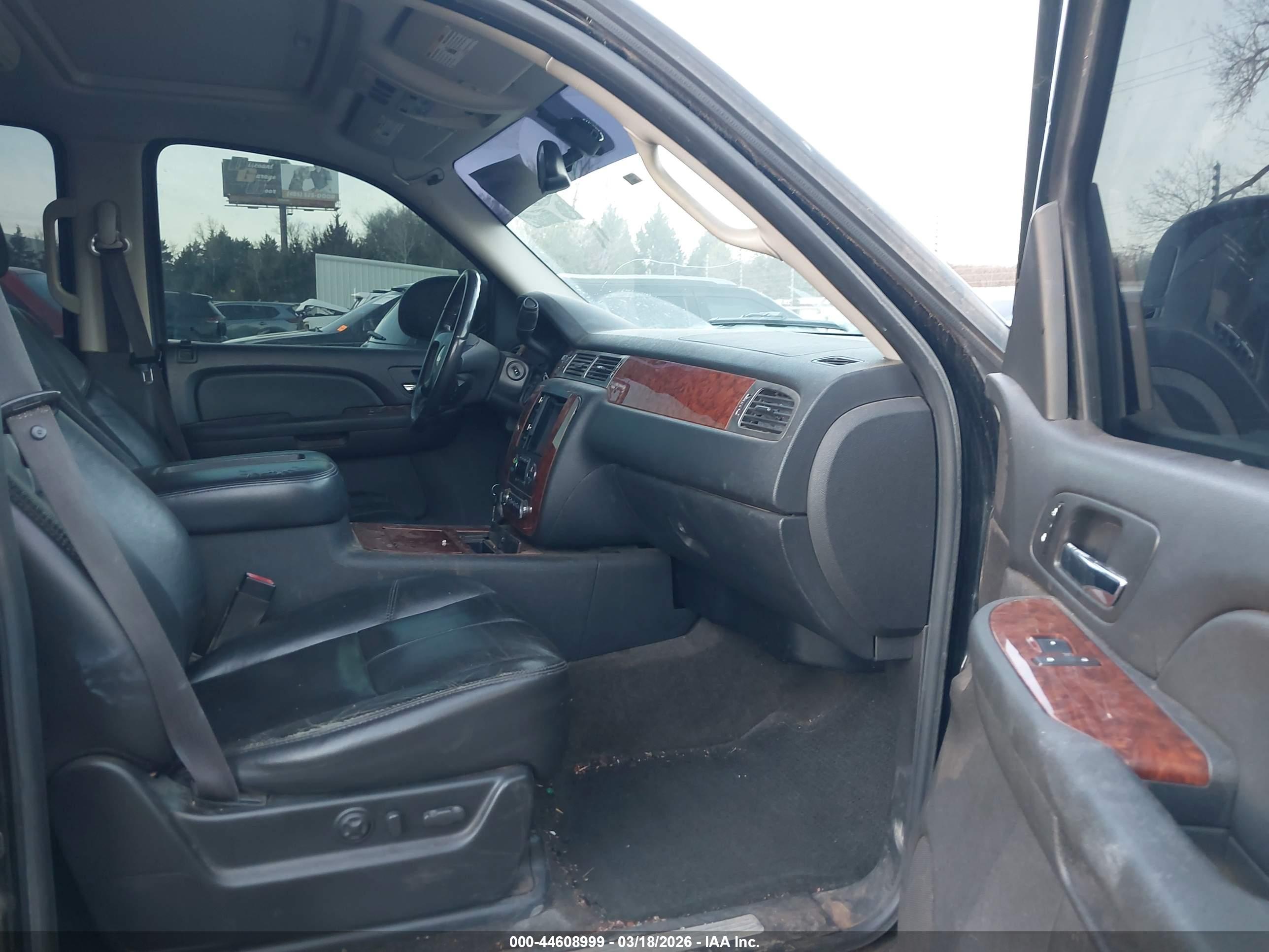 CHEVROLET TAHOE image 5