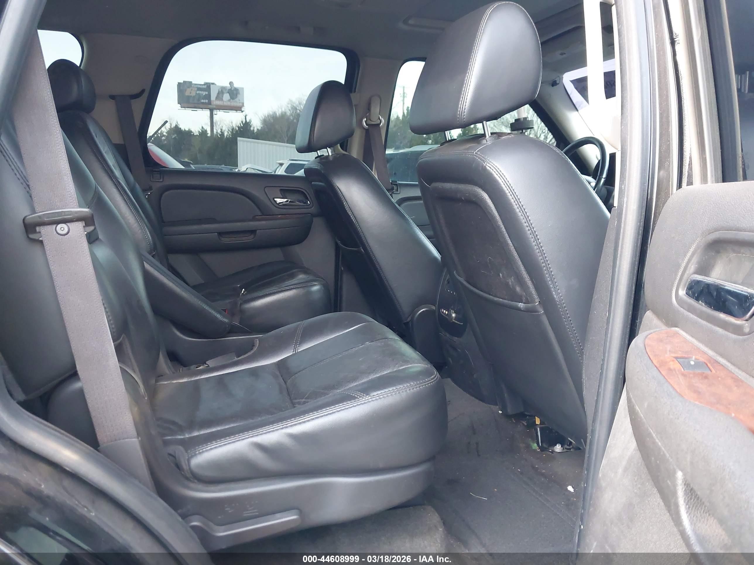 CHEVROLET TAHOE image 8