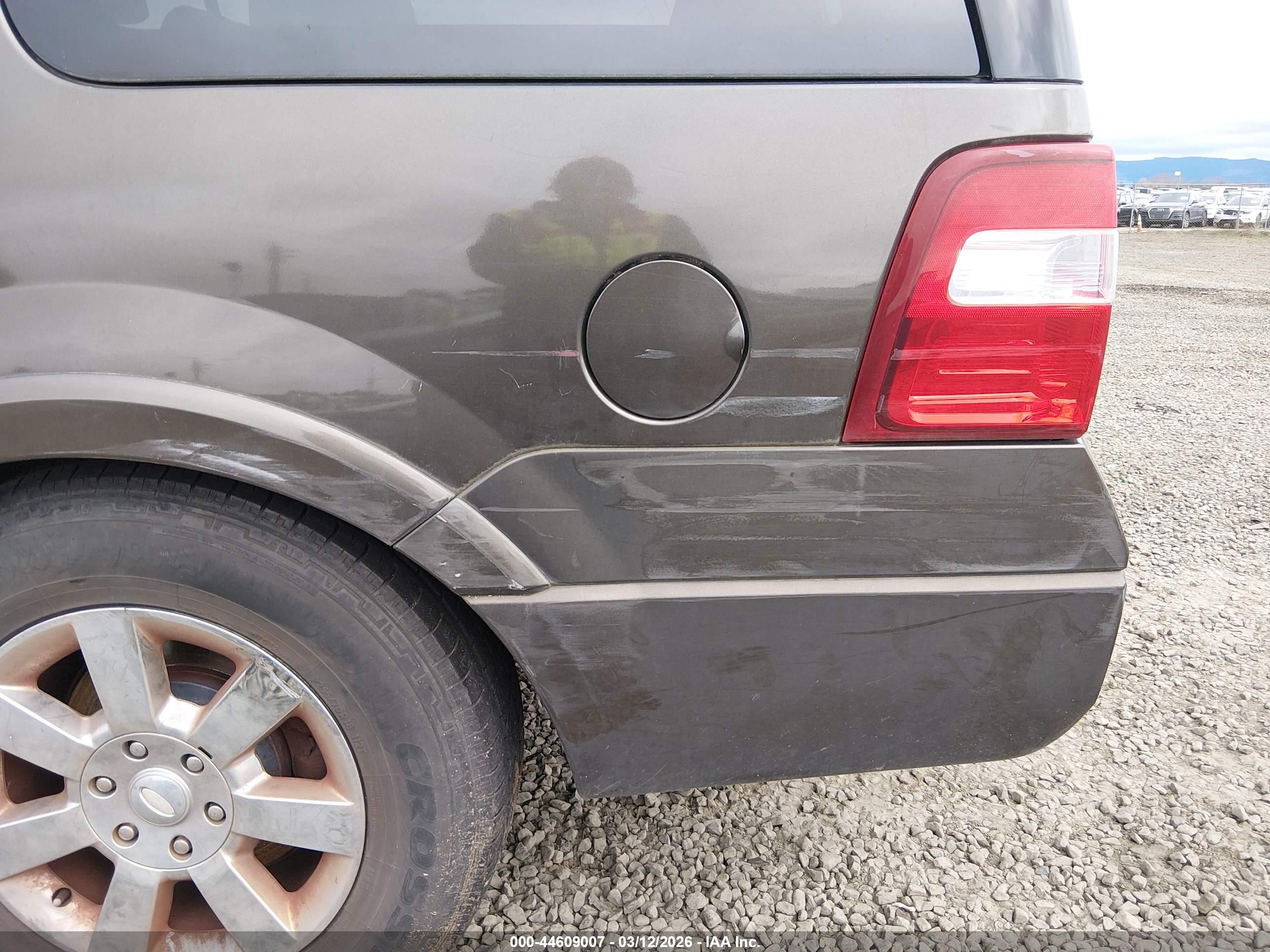 FORD EXPEDITION image 6