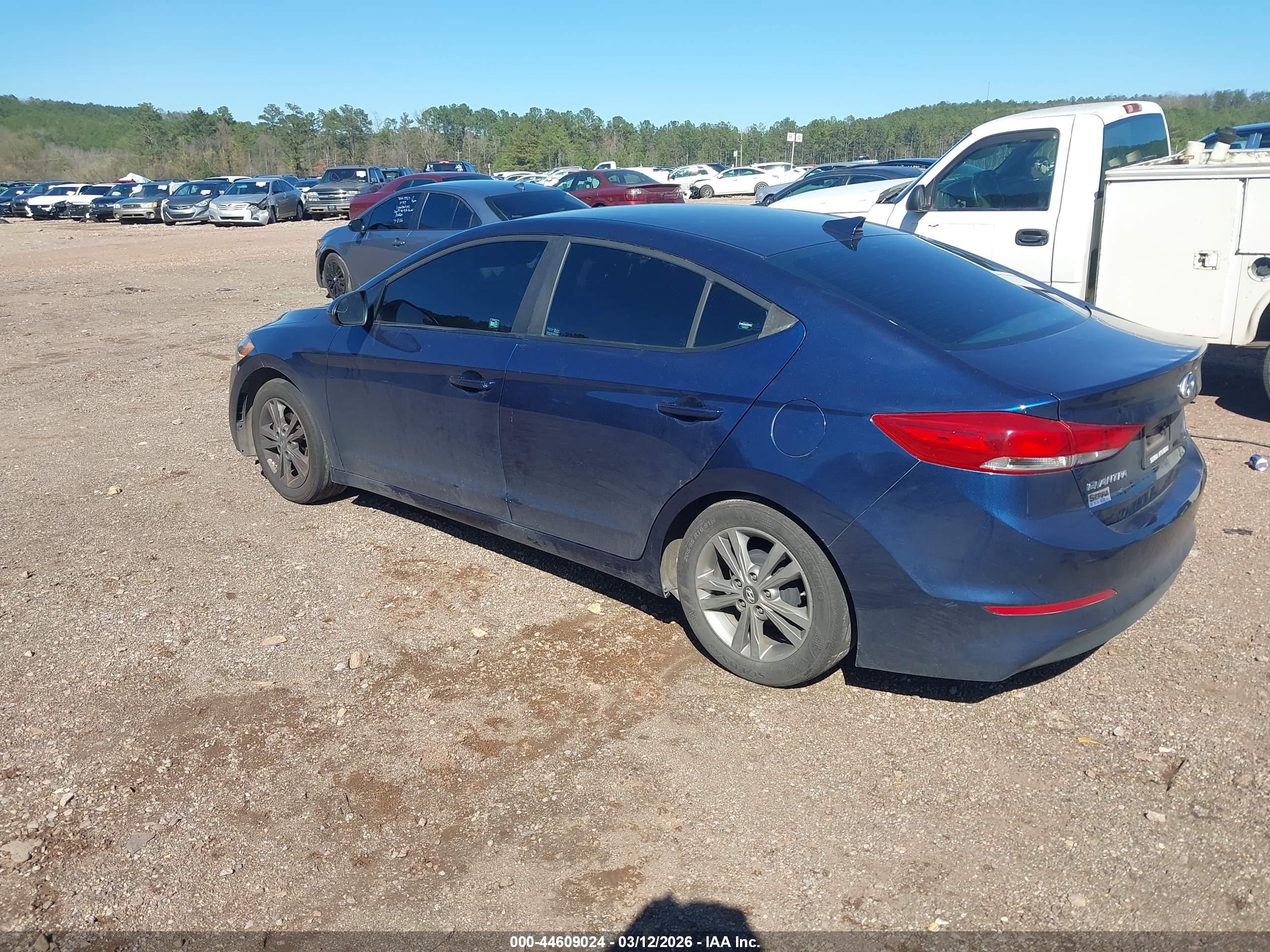 HYUNDAI ELANTRA image 3