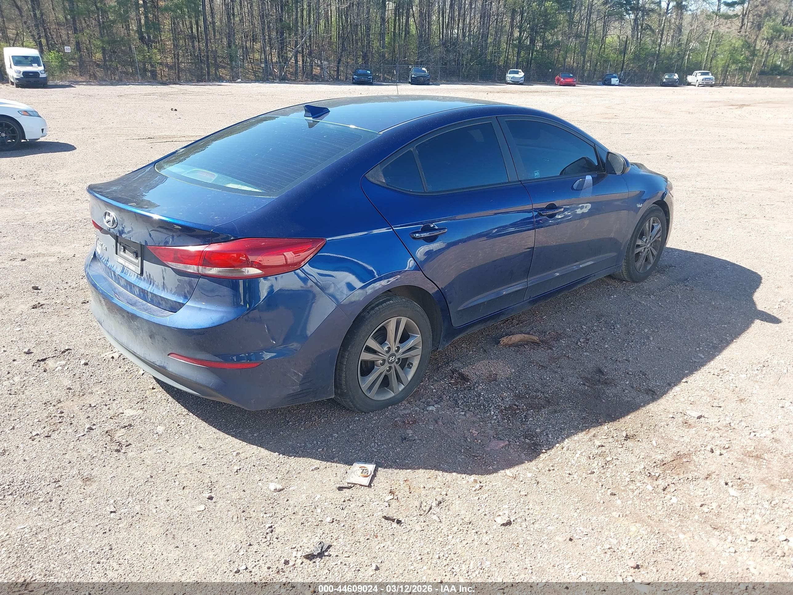 HYUNDAI ELANTRA image 4