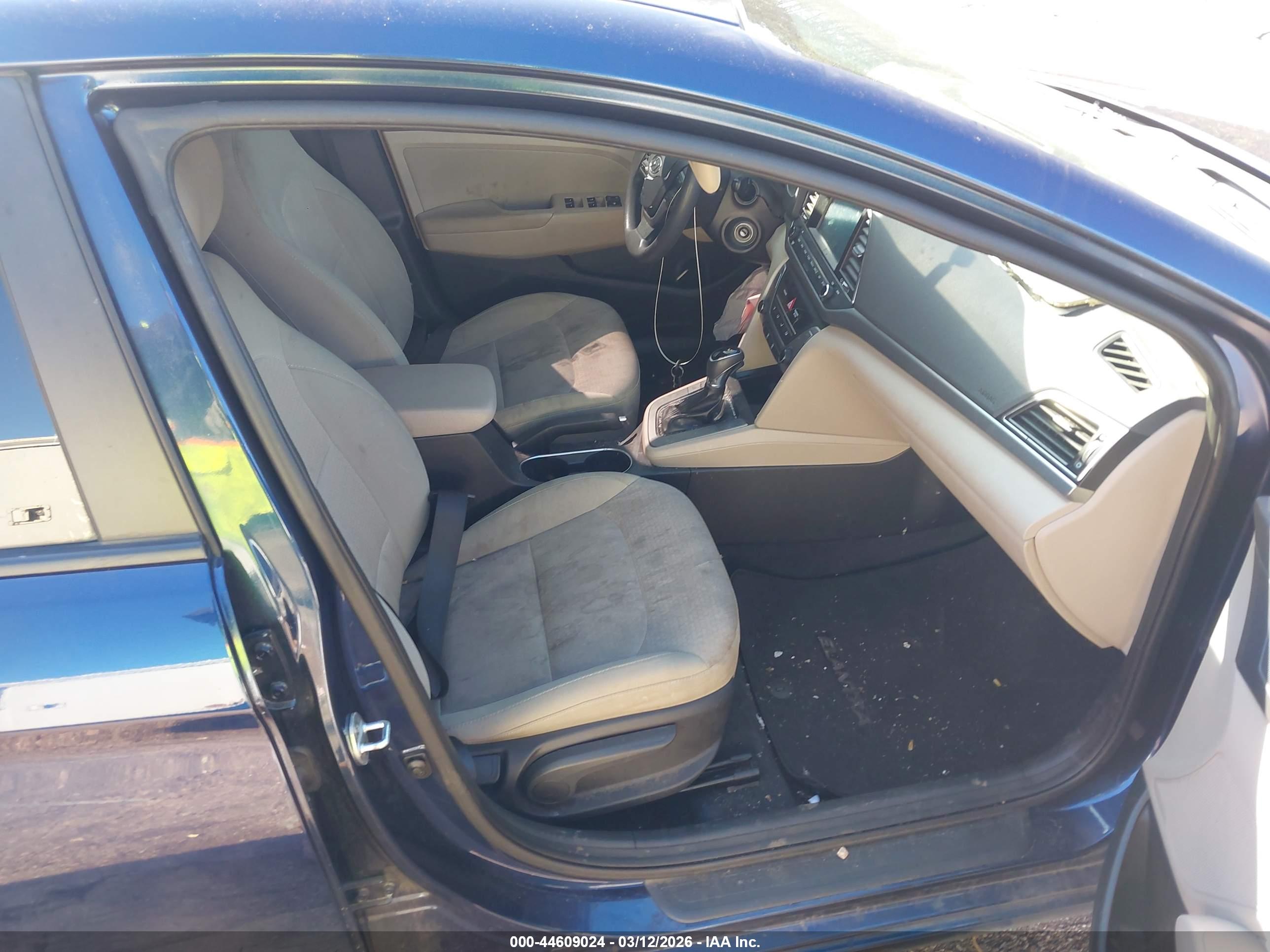 HYUNDAI ELANTRA image 5