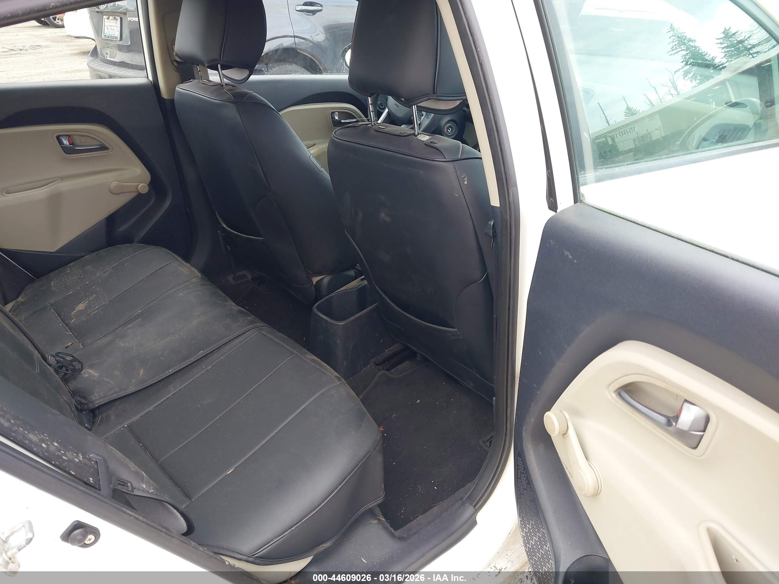 KIA RIO image 8
