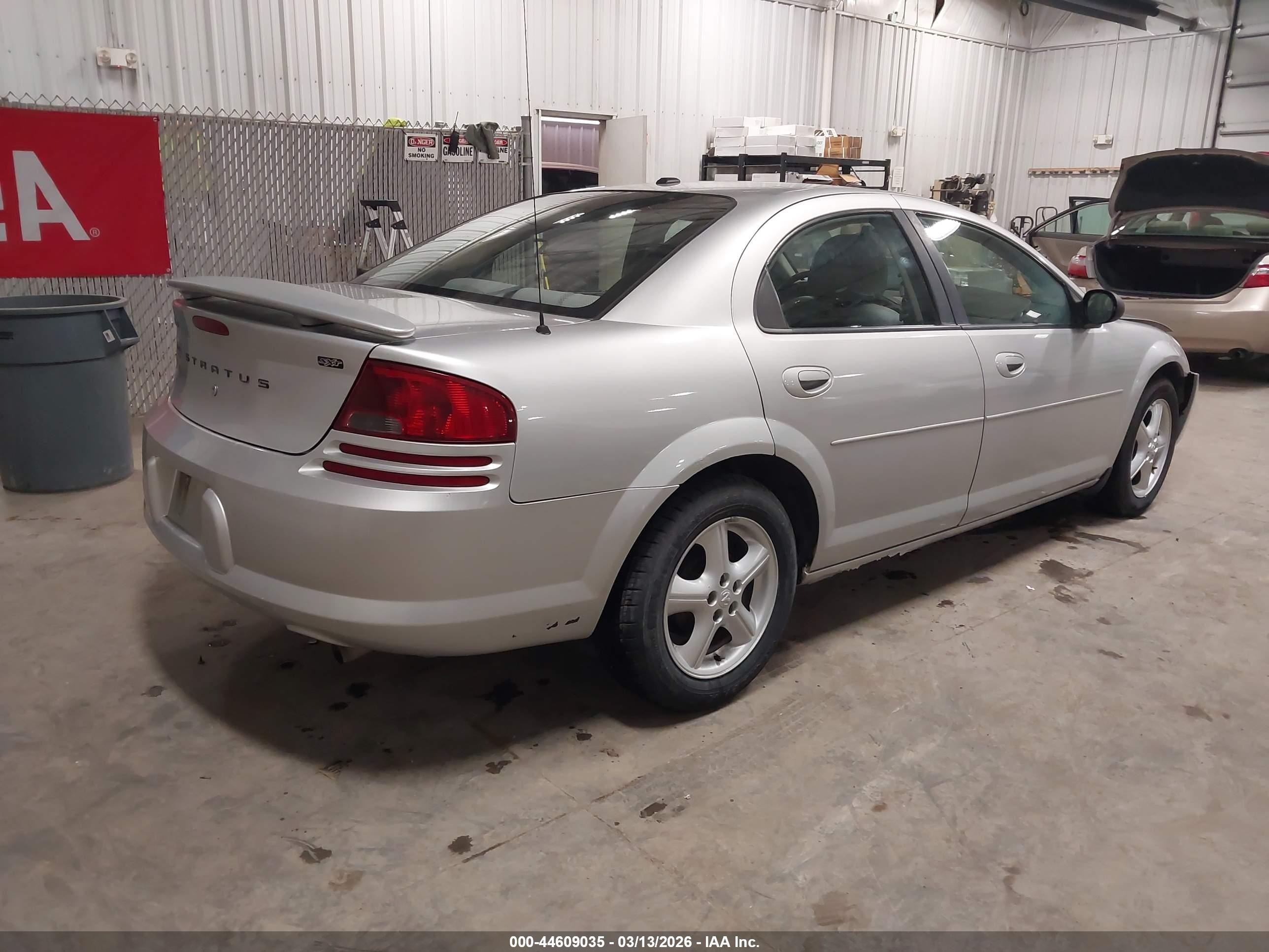 DODGE STRATUS image 4