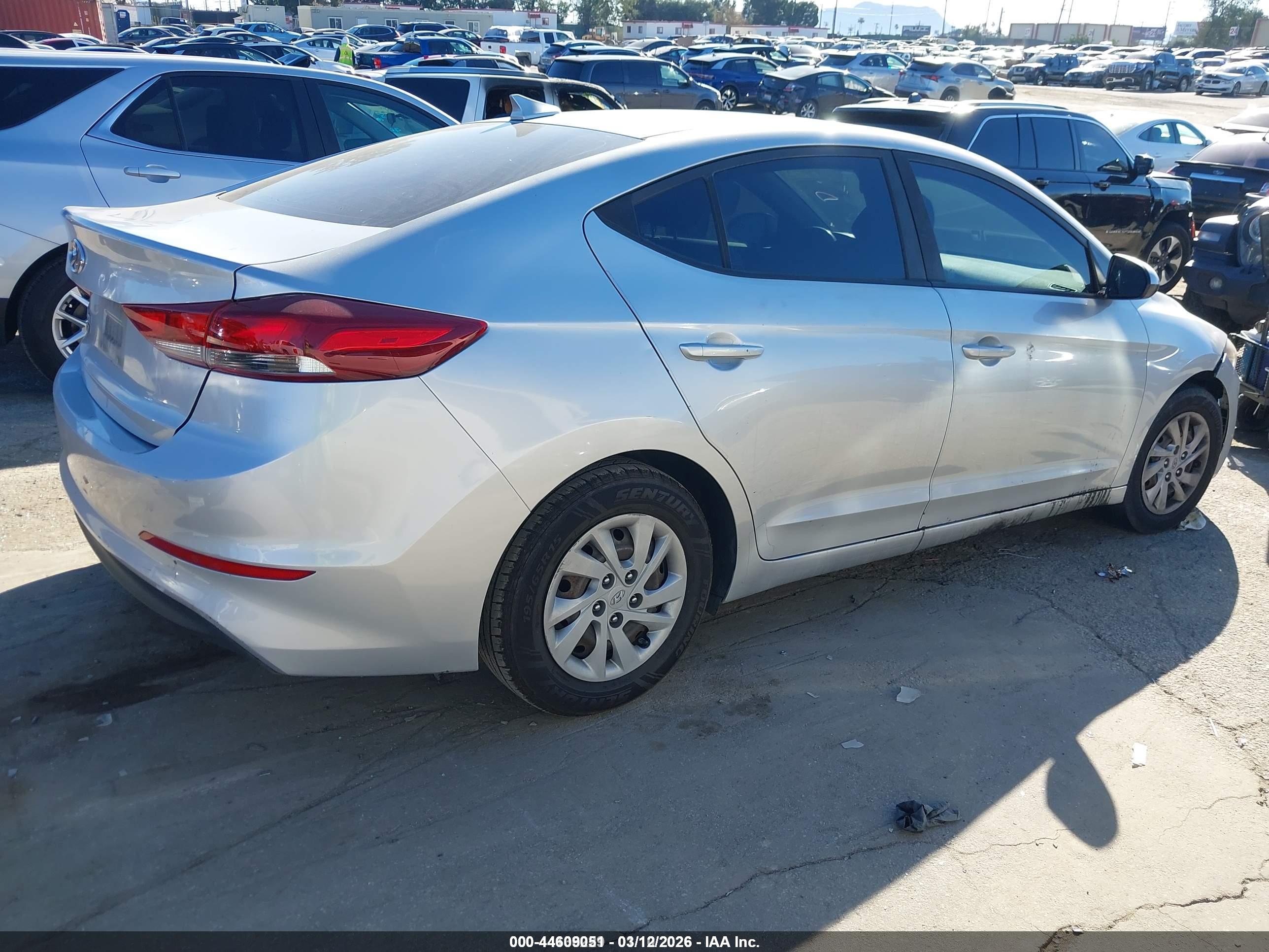HYUNDAI ELANTRA image 4
