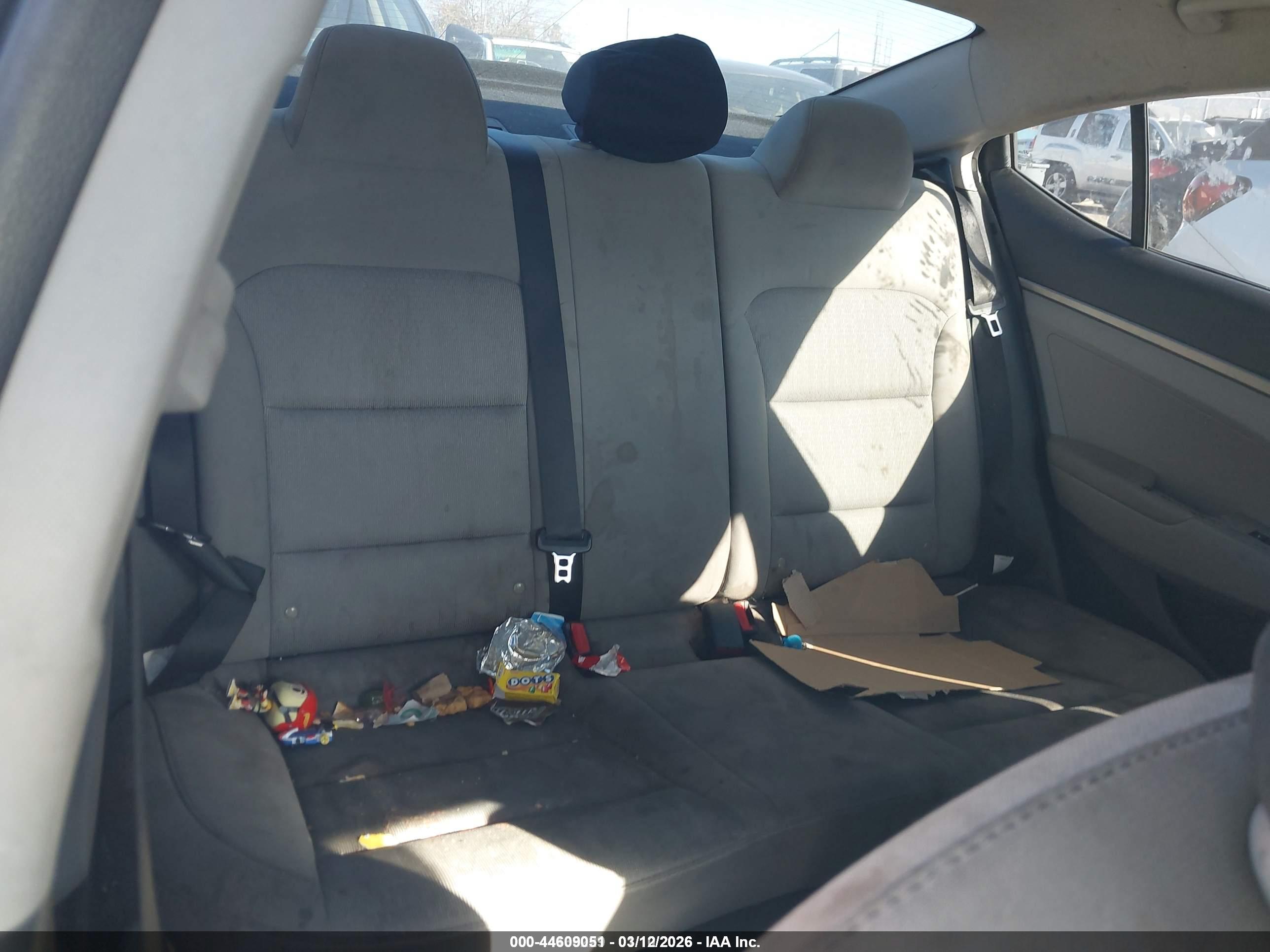HYUNDAI ELANTRA image 8