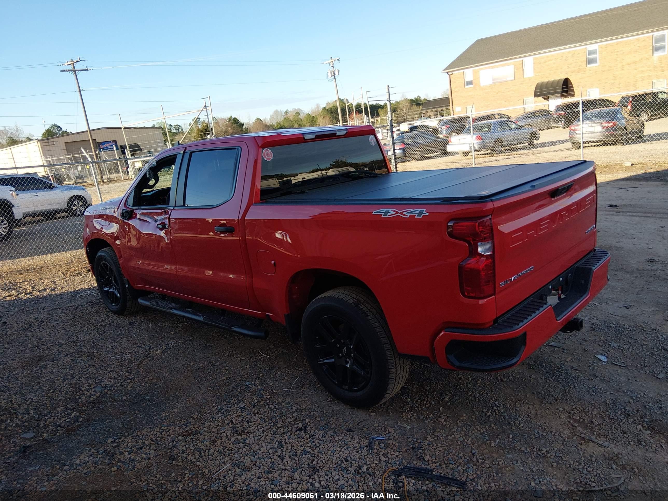 CHEVROLET SILVERADO image 3