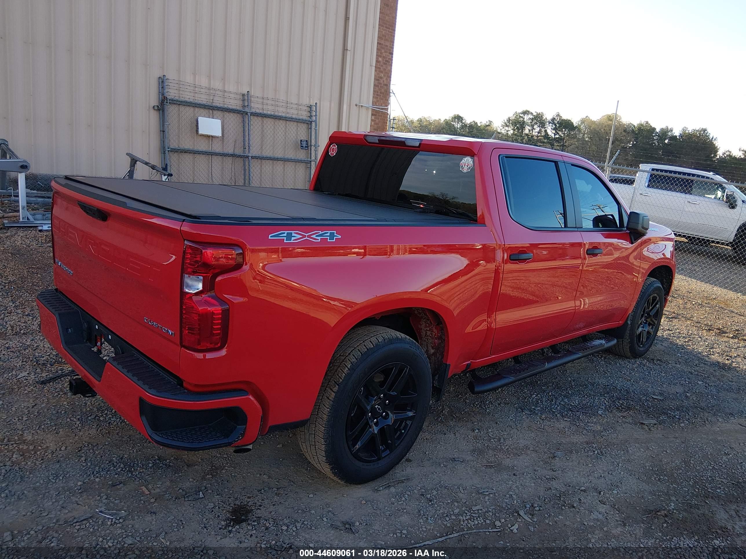 CHEVROLET SILVERADO image 4