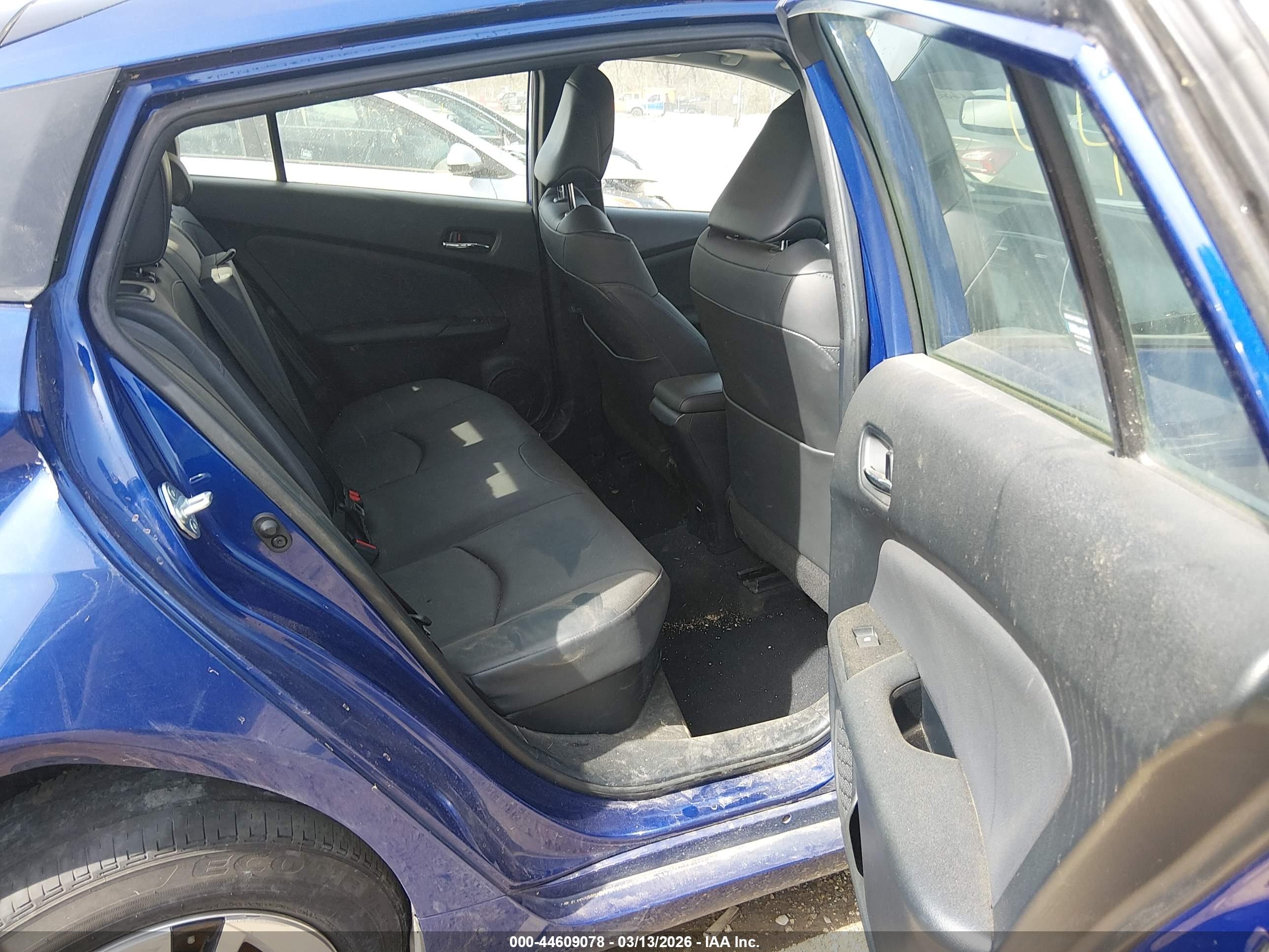 TOYOTA PRIUS image 8