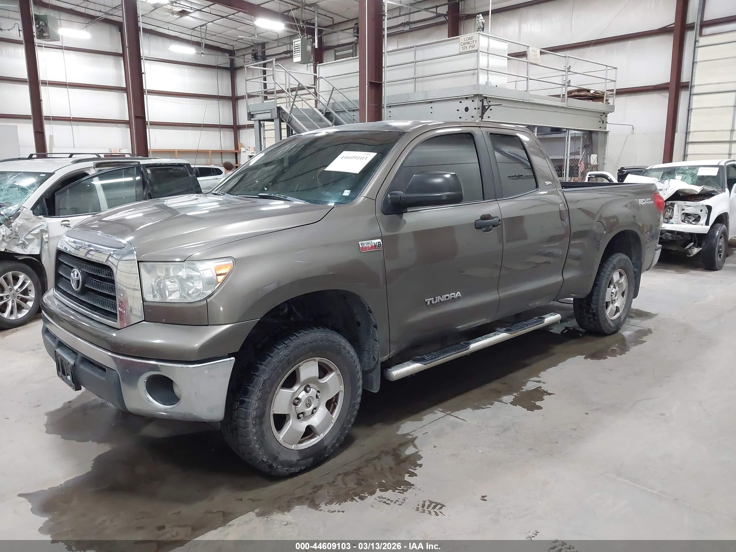 TOYOTA TUNDRA image 2