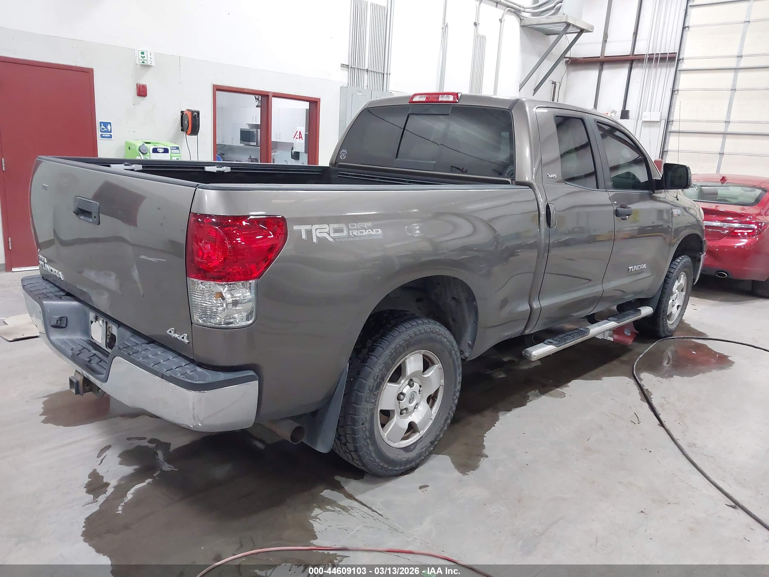 TOYOTA TUNDRA image 4