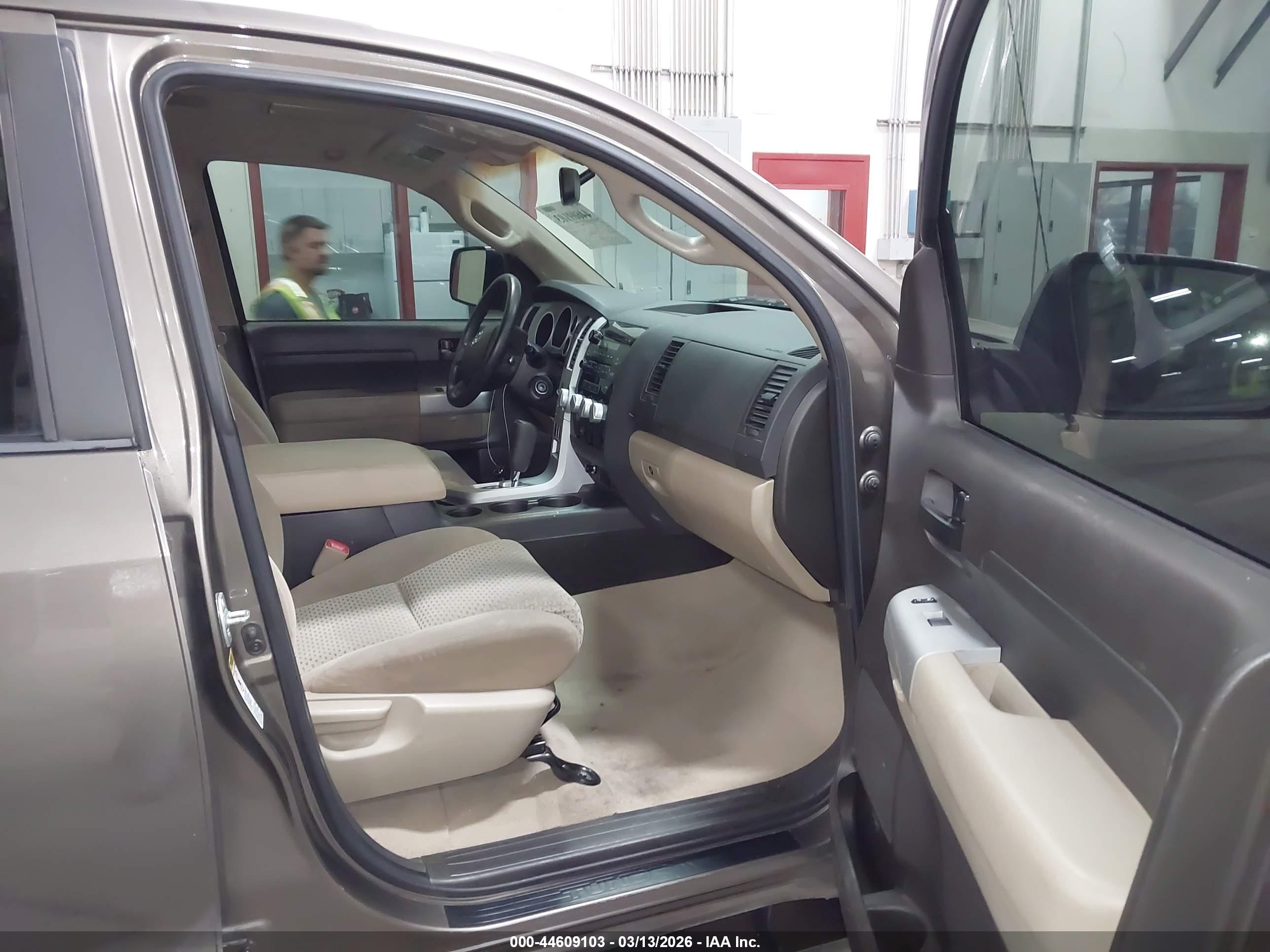 TOYOTA TUNDRA image 5