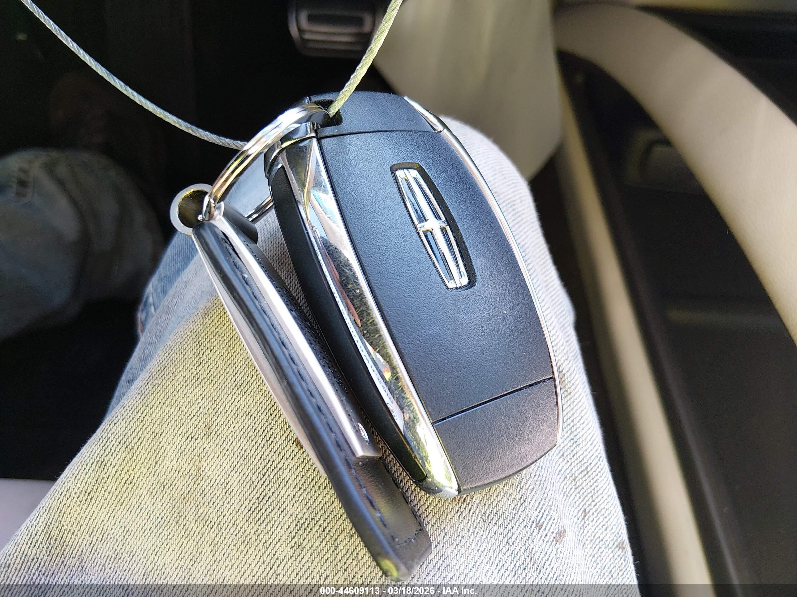 LINCOLN MKZ image 11