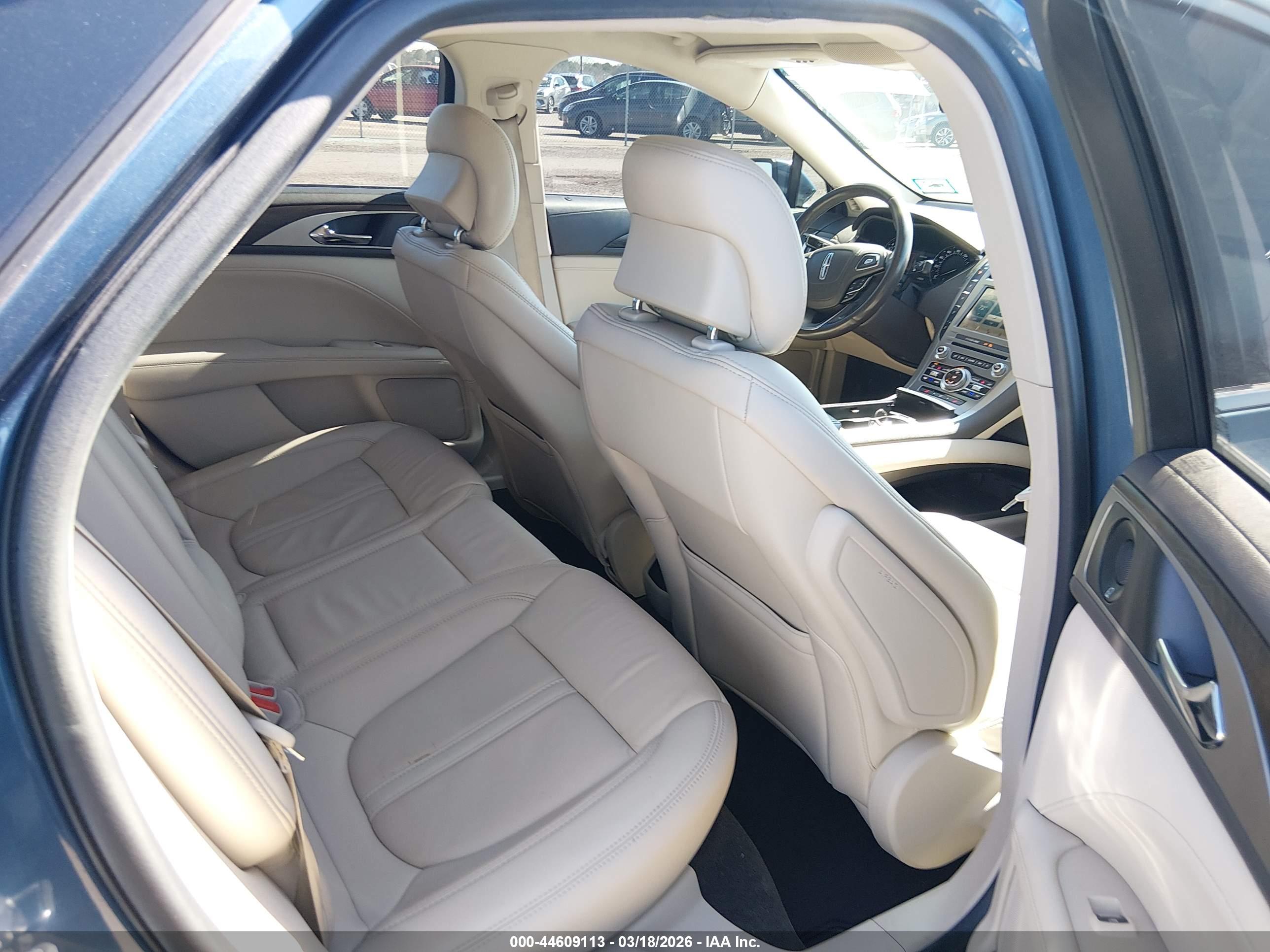 LINCOLN MKZ image 8
