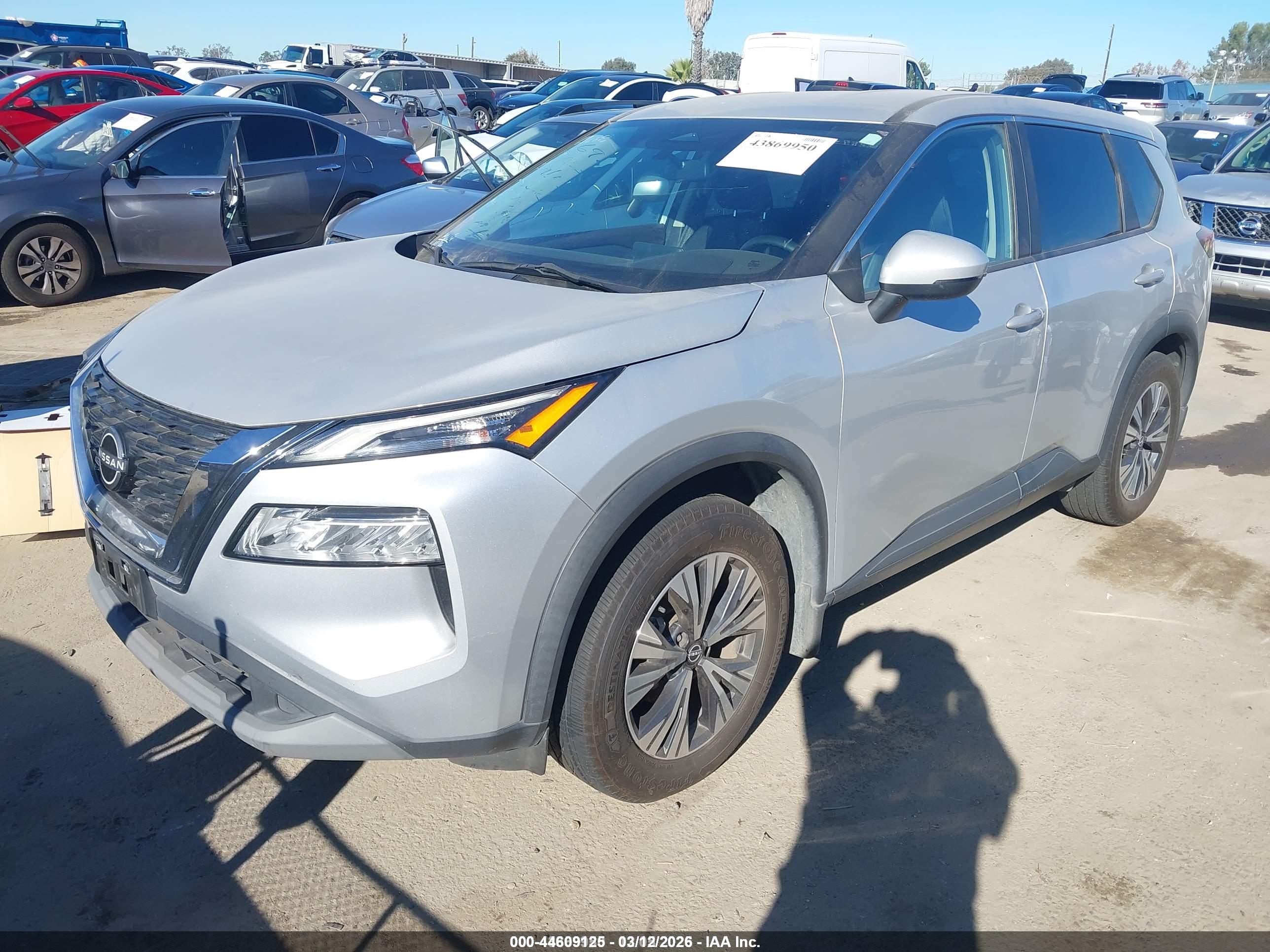 NISSAN ROGUE image 2