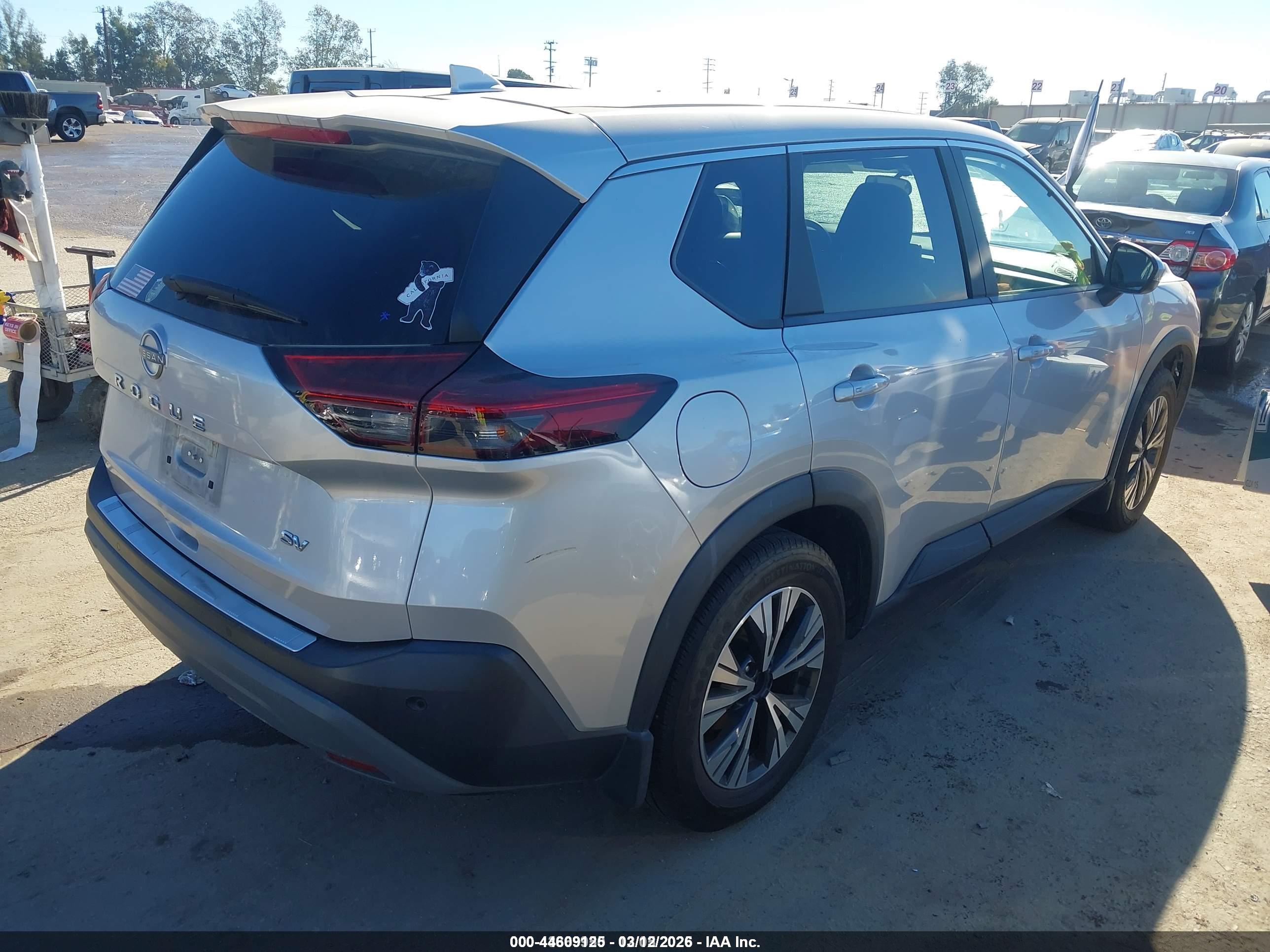 NISSAN ROGUE image 4