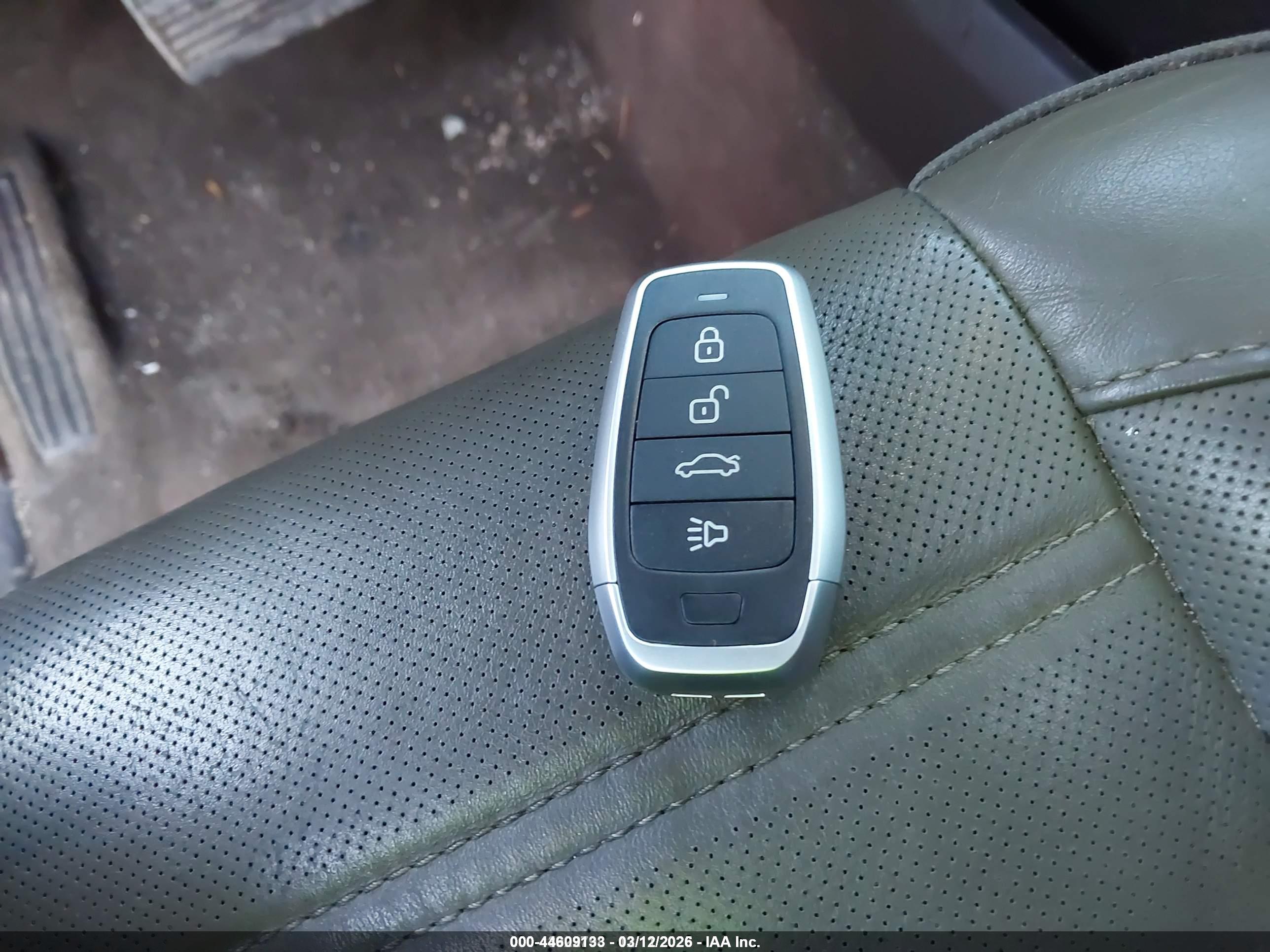 GMC YUKON image 11
