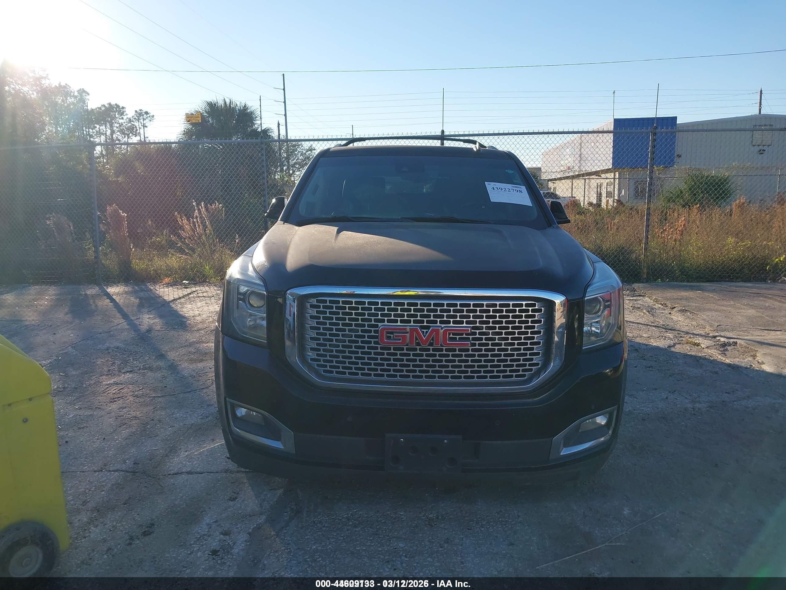 GMC YUKON image 6