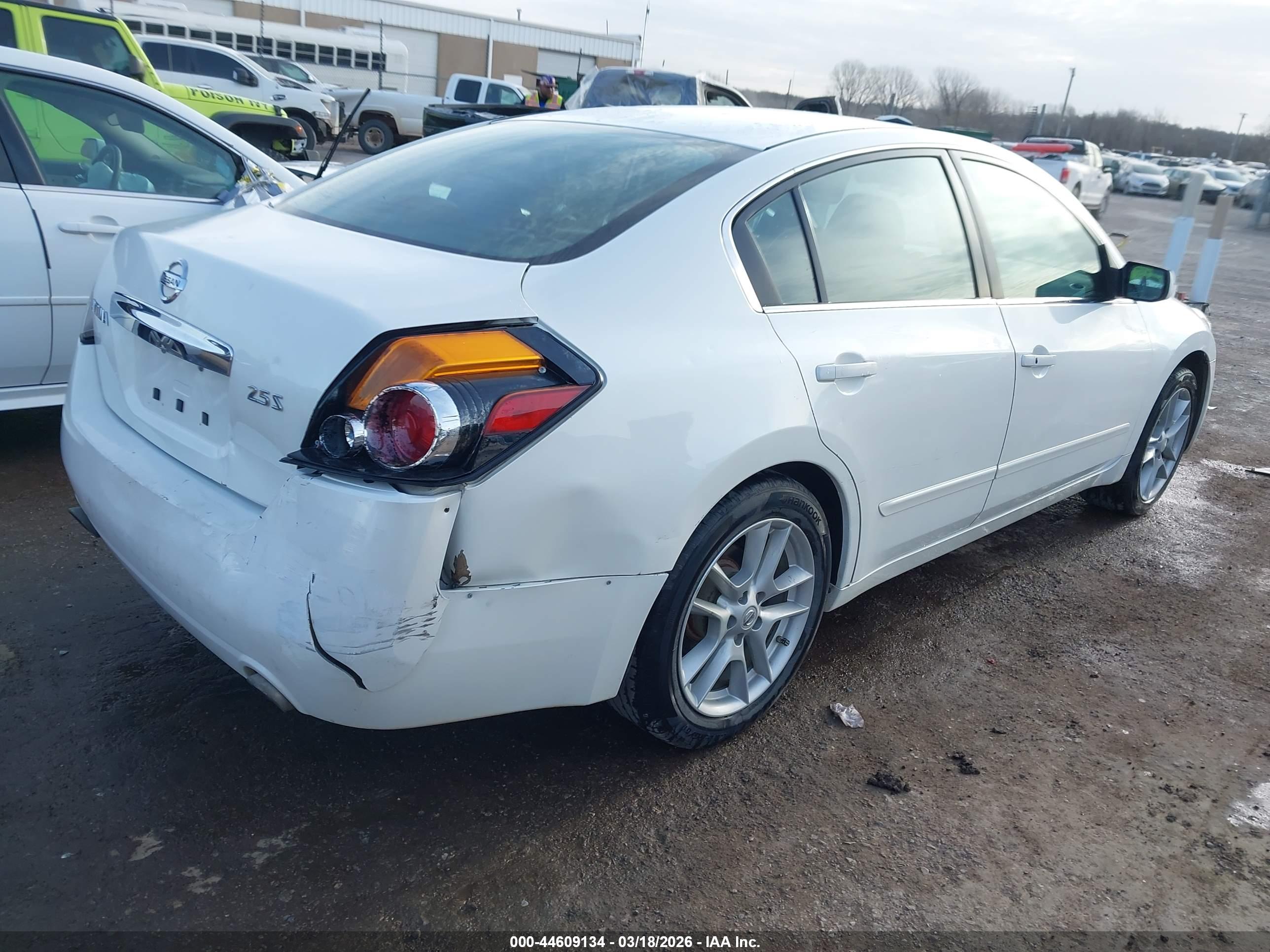 NISSAN ALTIMA image 4