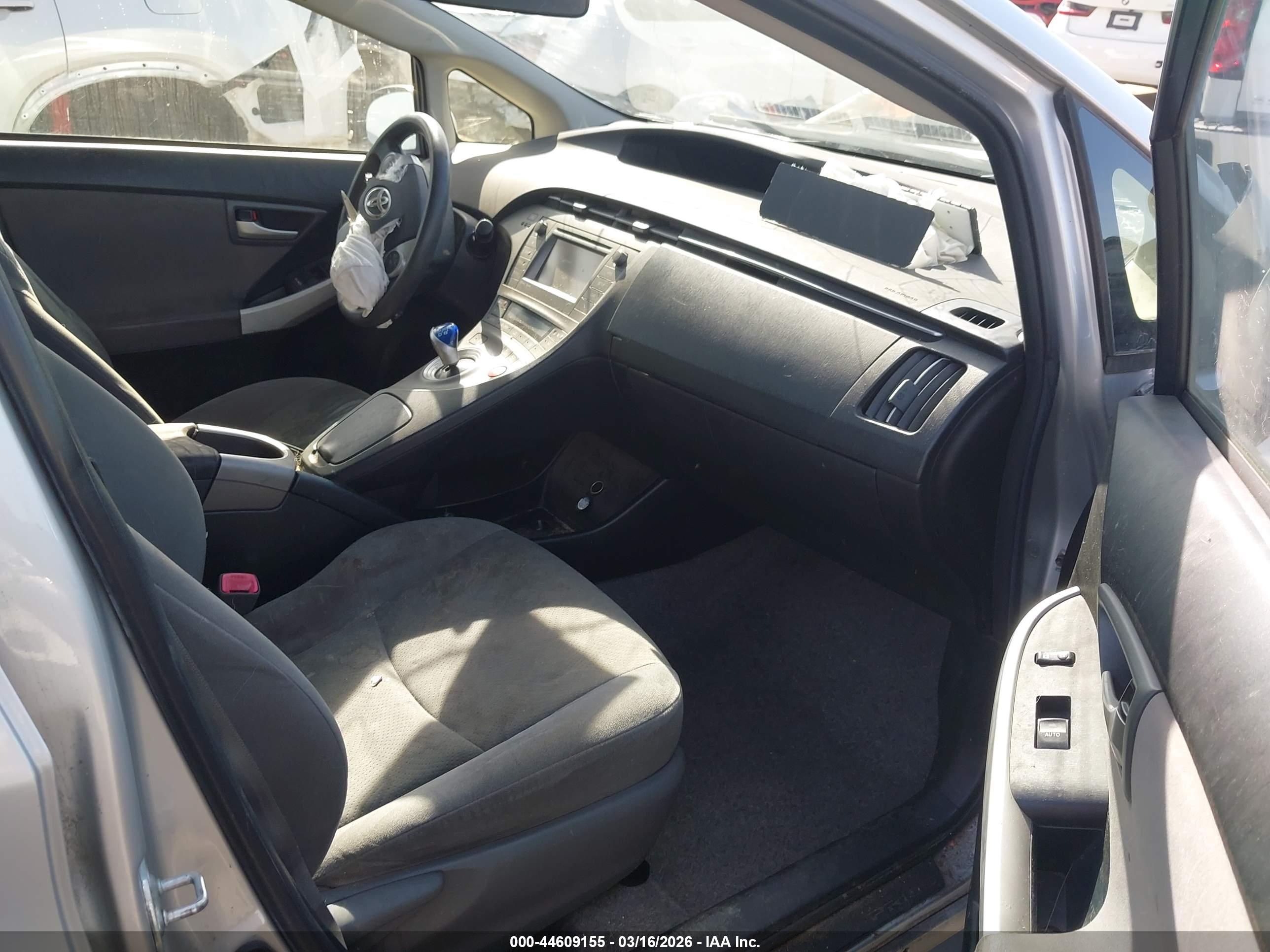 TOYOTA PRIUS image 5