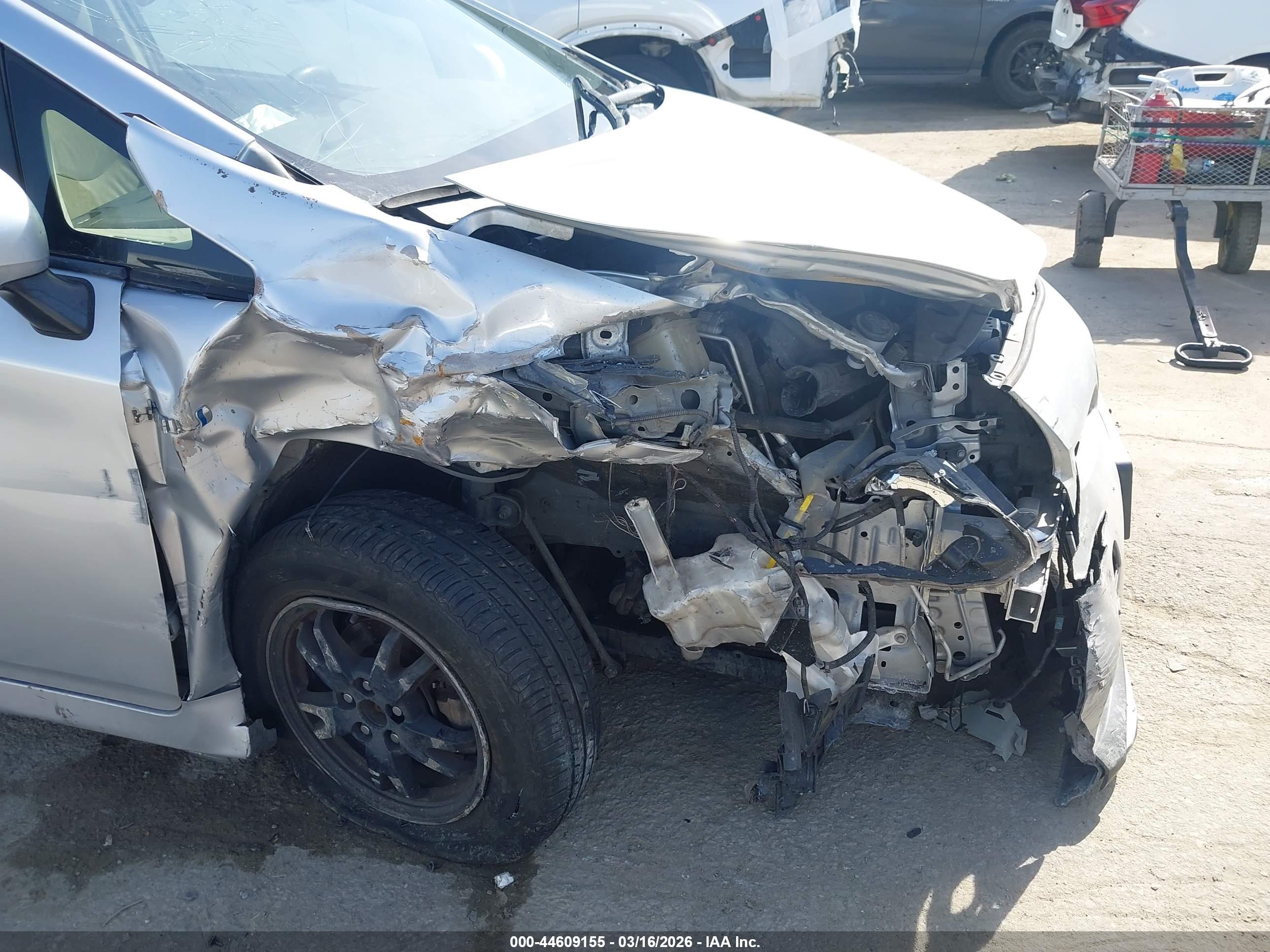 TOYOTA PRIUS image 6