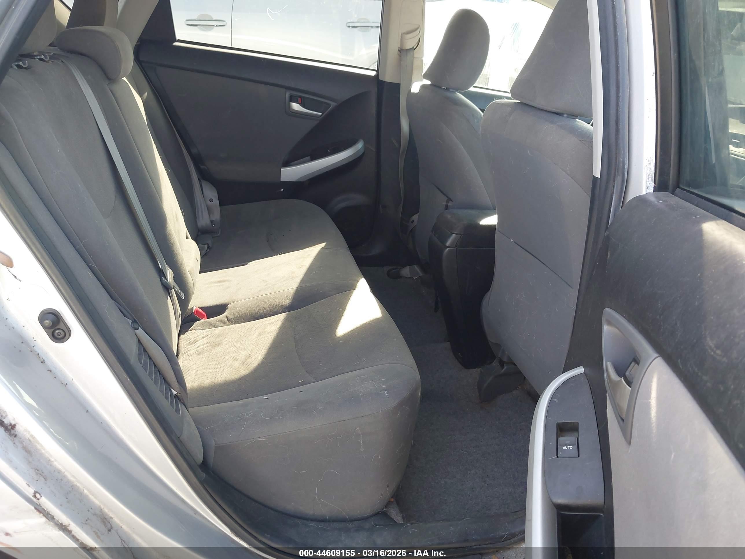 TOYOTA PRIUS image 8