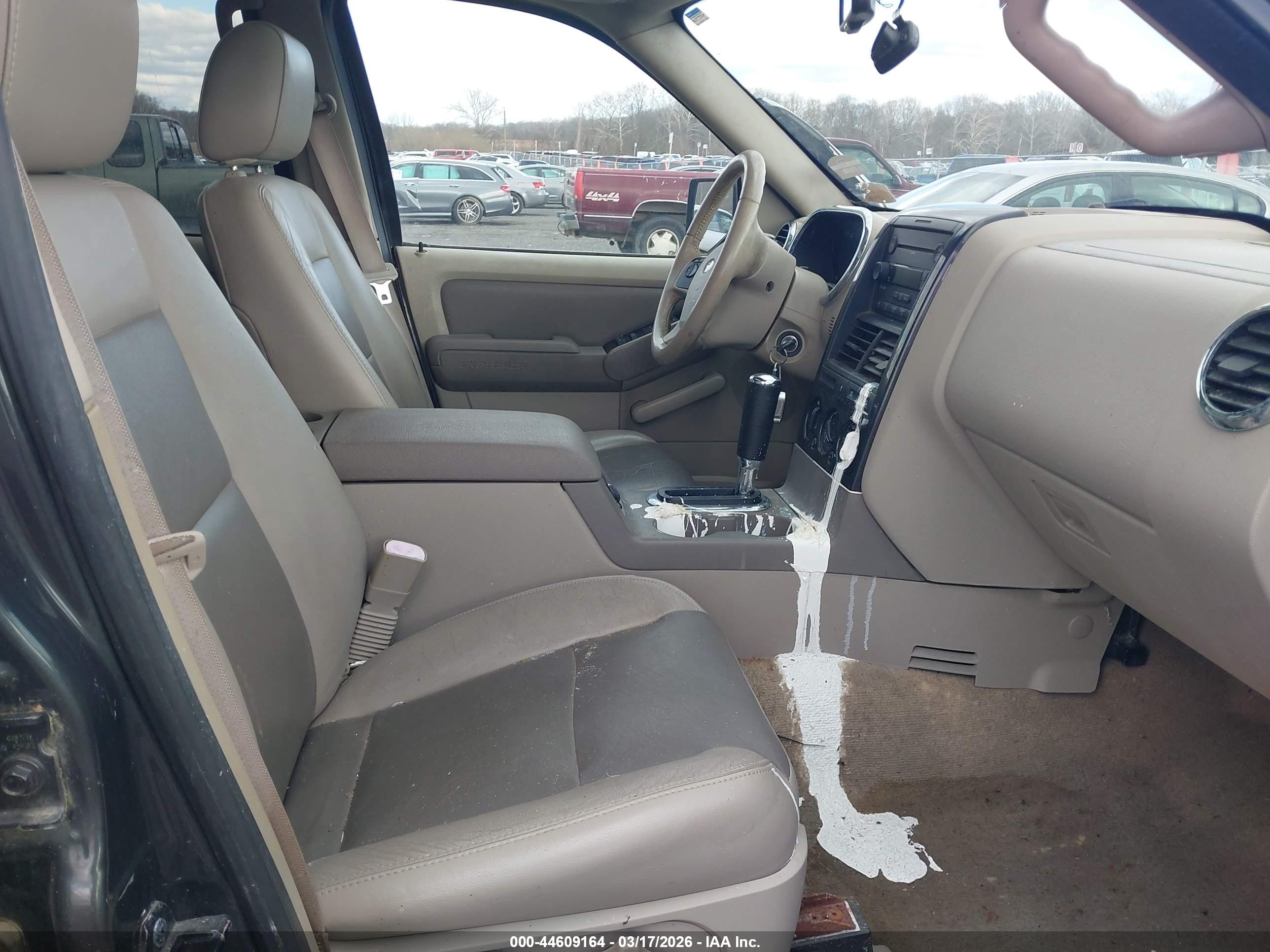 FORD EXPLORER image 5