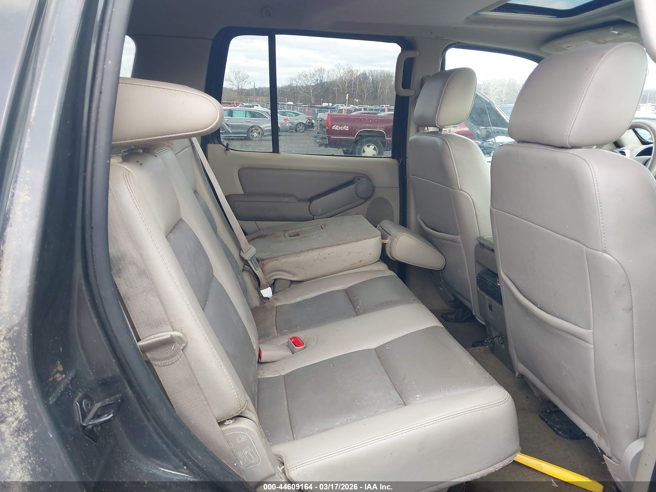 FORD EXPLORER image 8