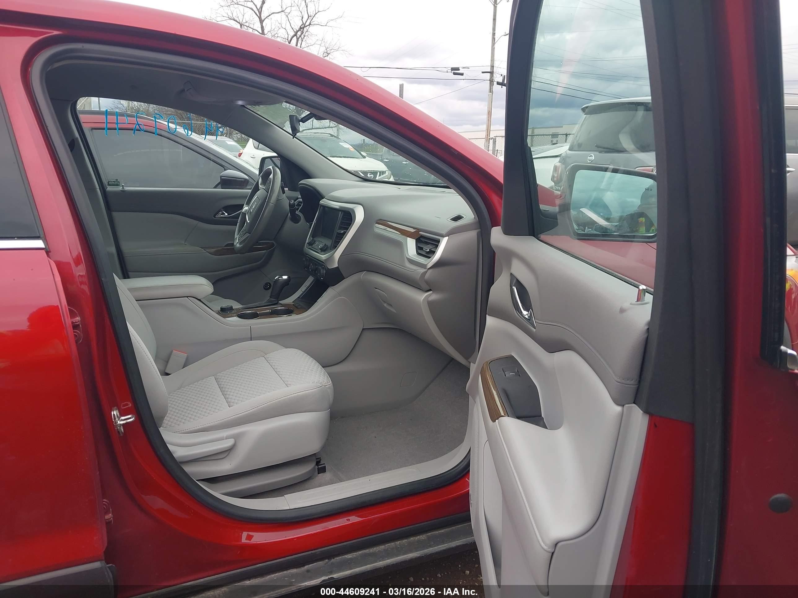 GMC ACADIA image 5