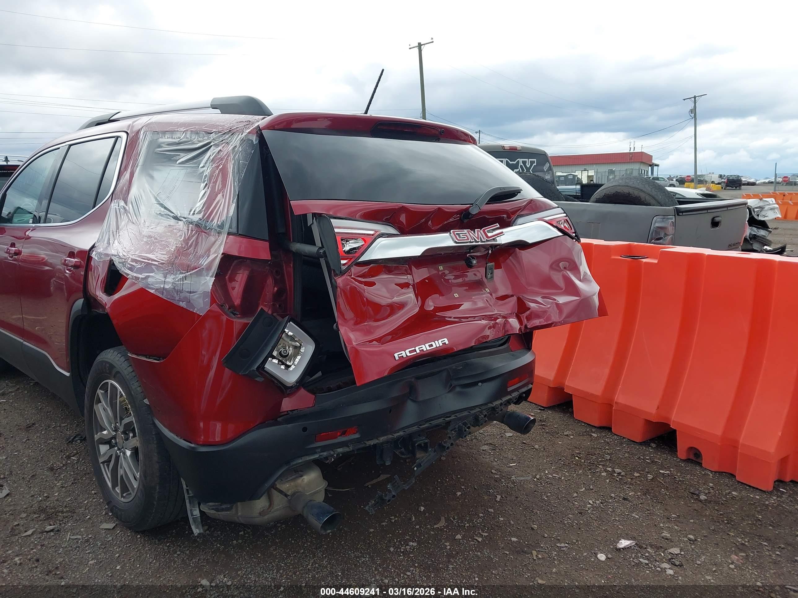 GMC ACADIA image 6