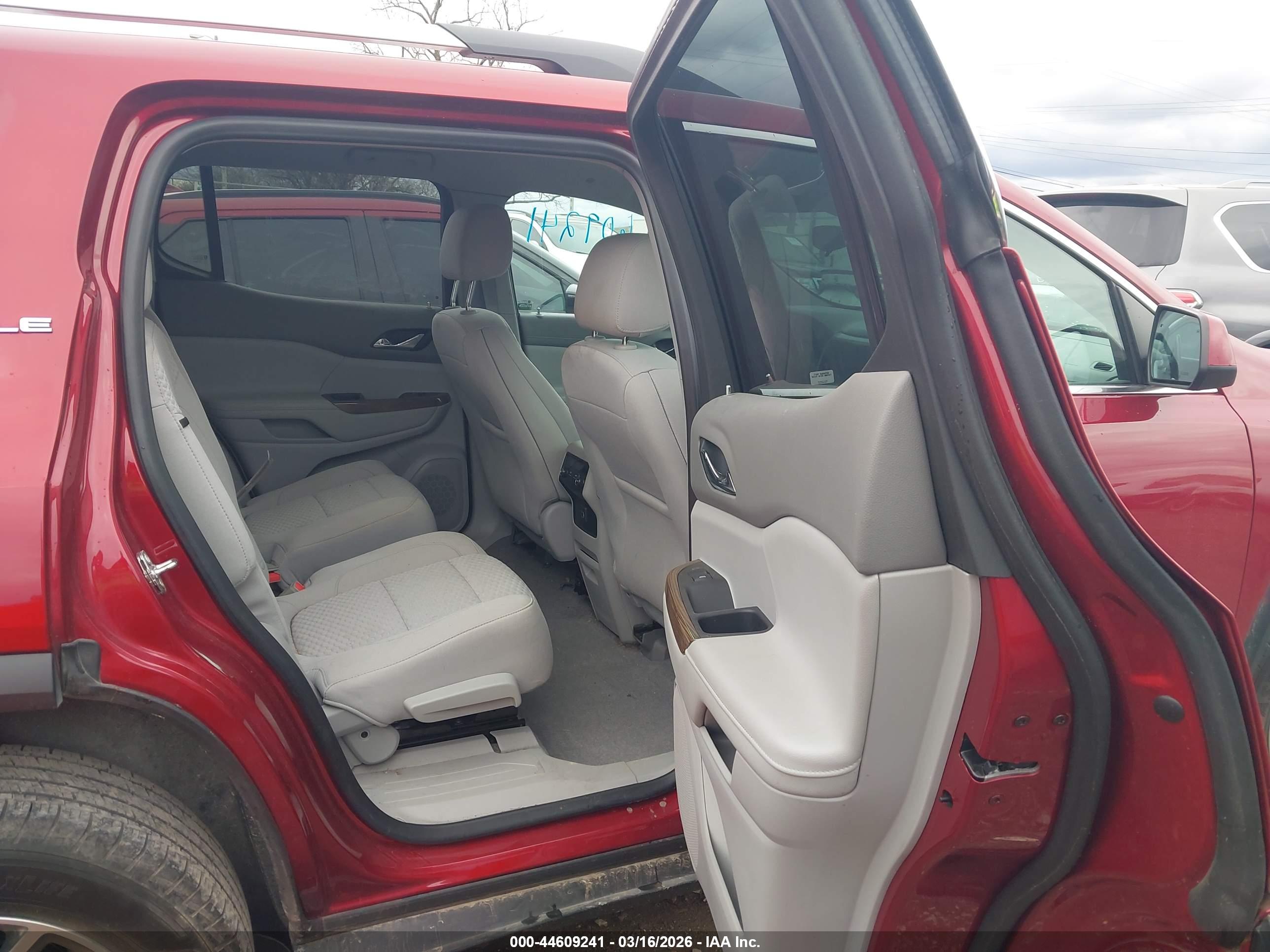 GMC ACADIA image 8
