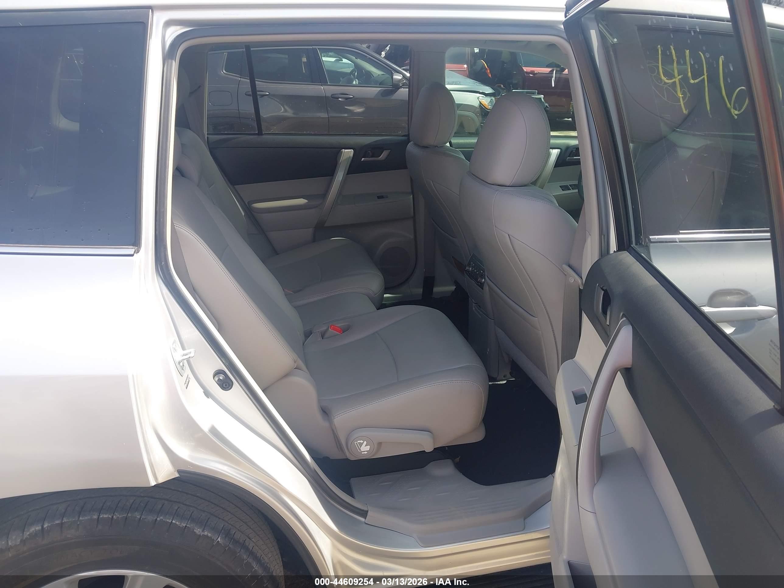 TOYOTA HIGHLANDER image 8