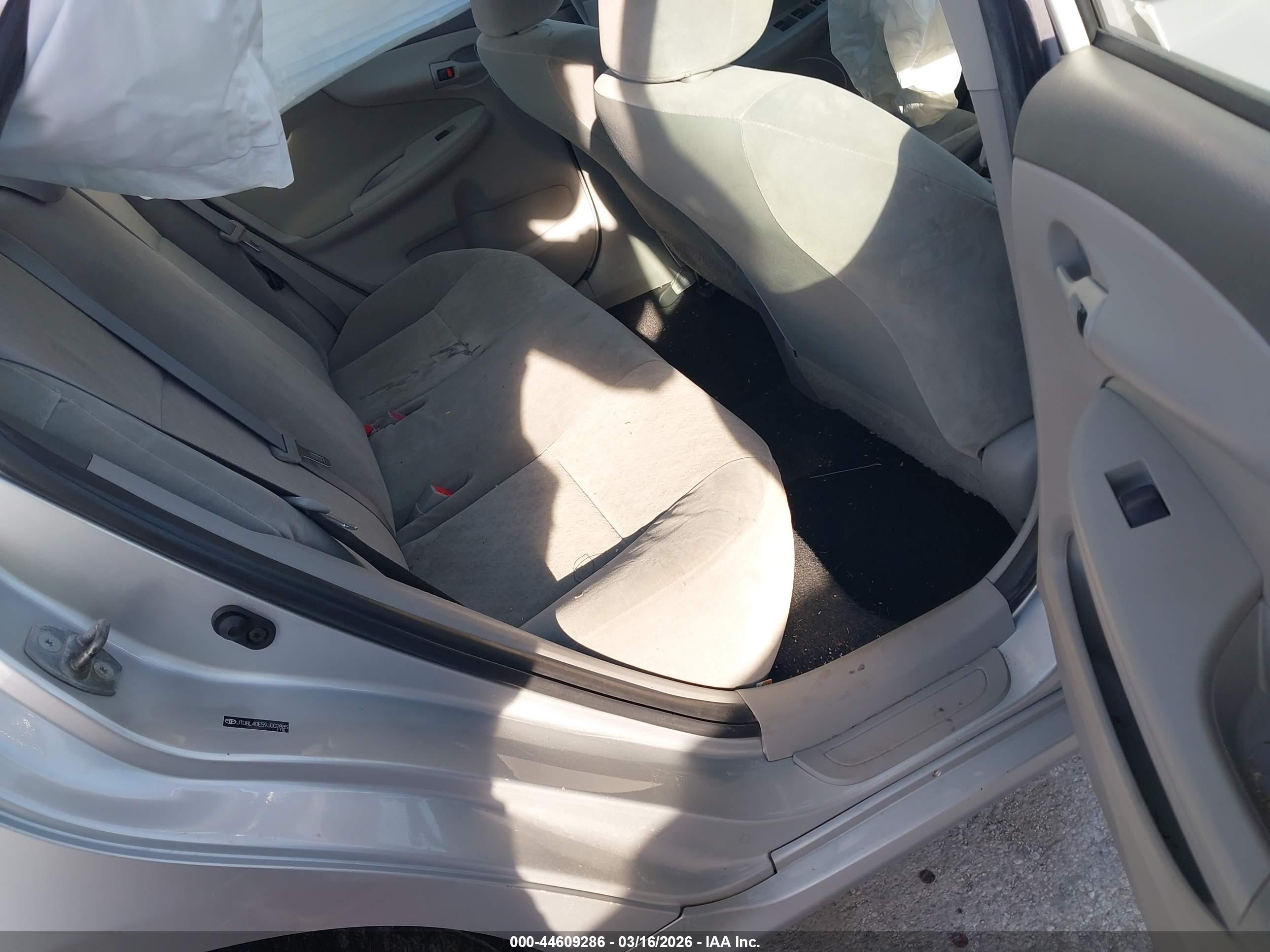 TOYOTA COROLLA image 8