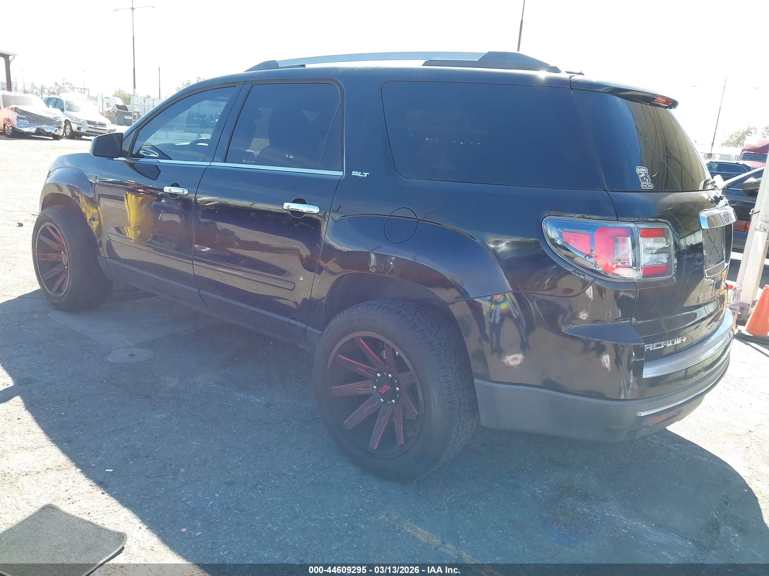 GMC ACADIA image 3