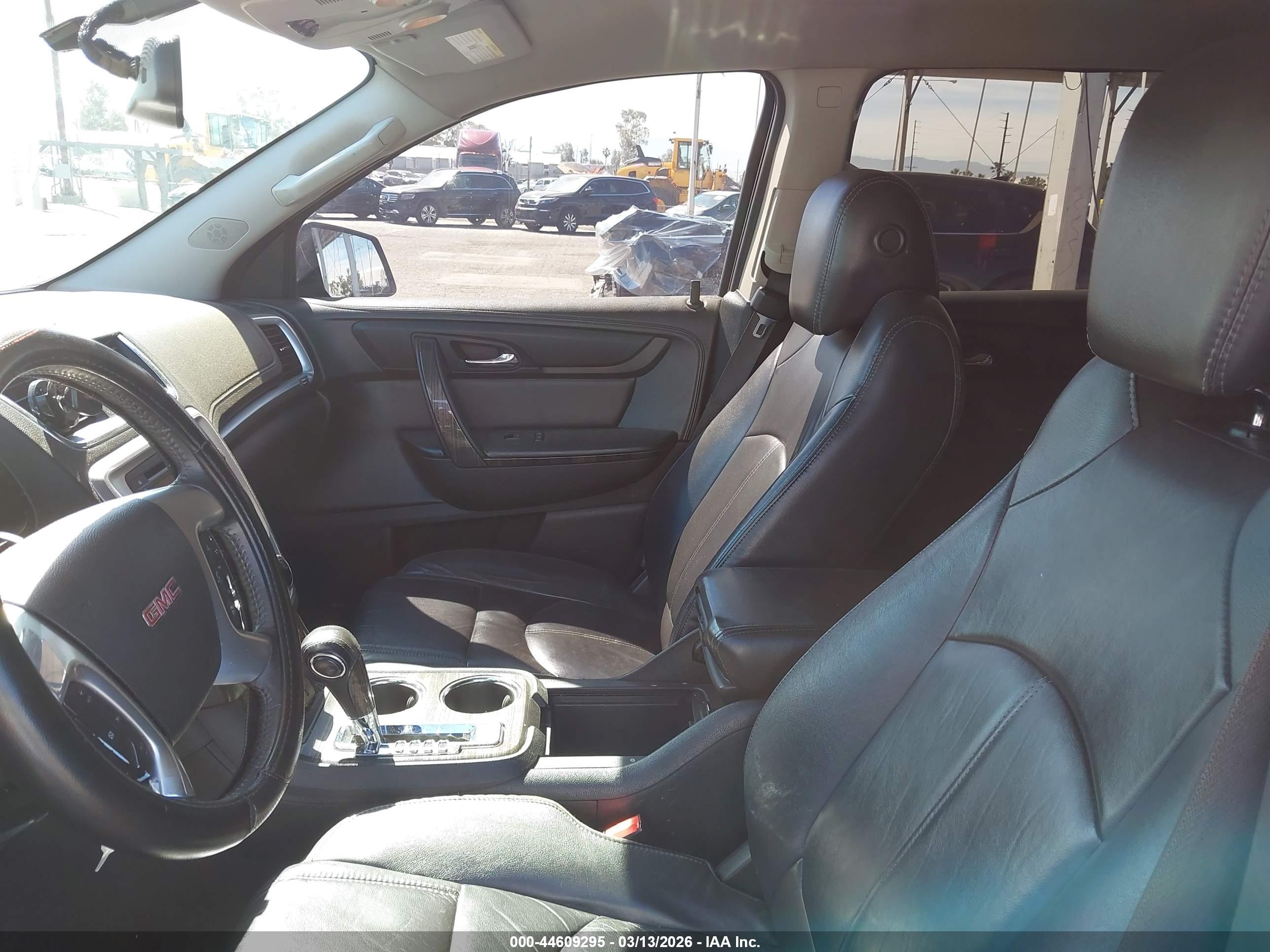GMC ACADIA image 5