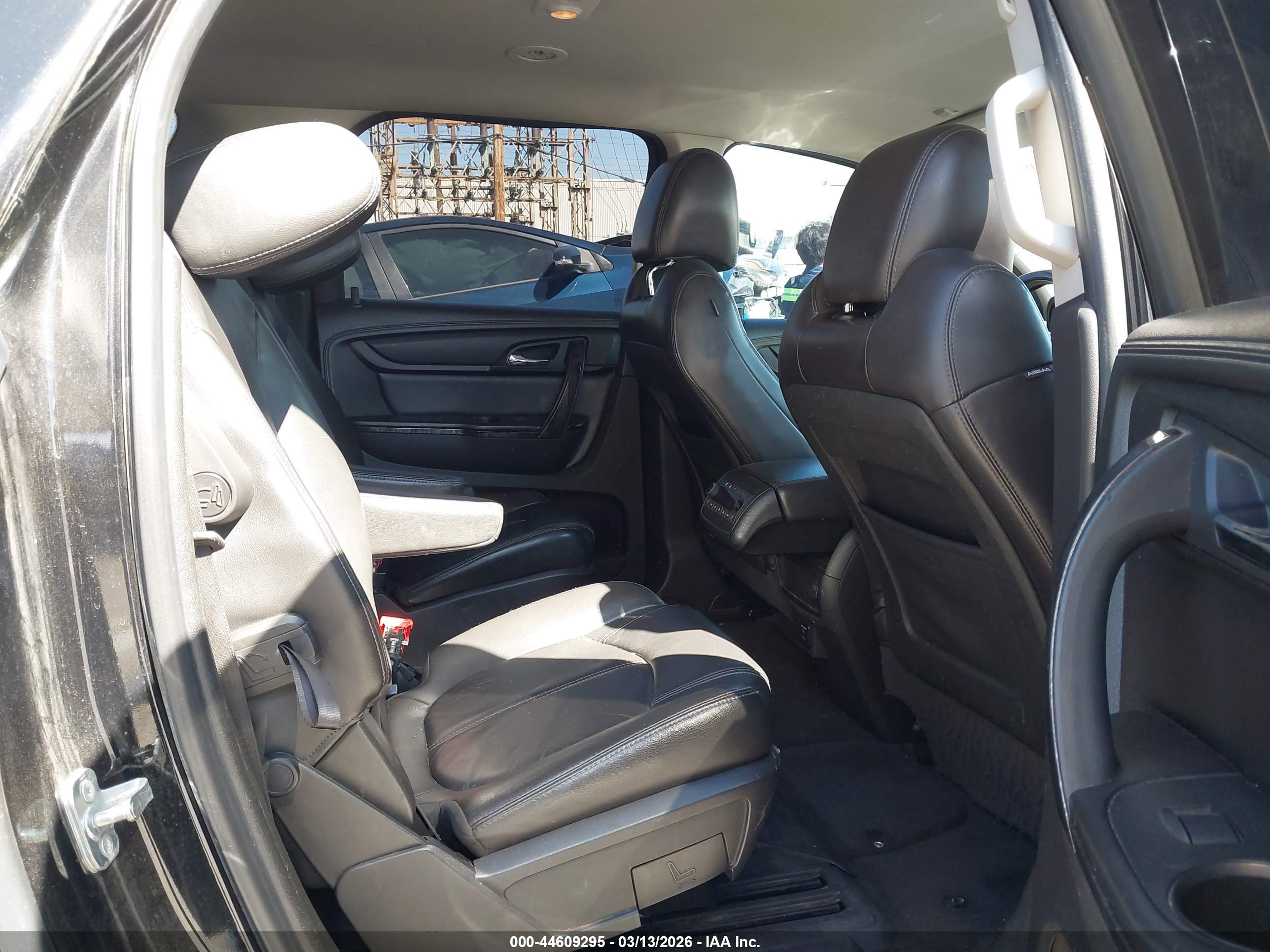 GMC ACADIA image 8