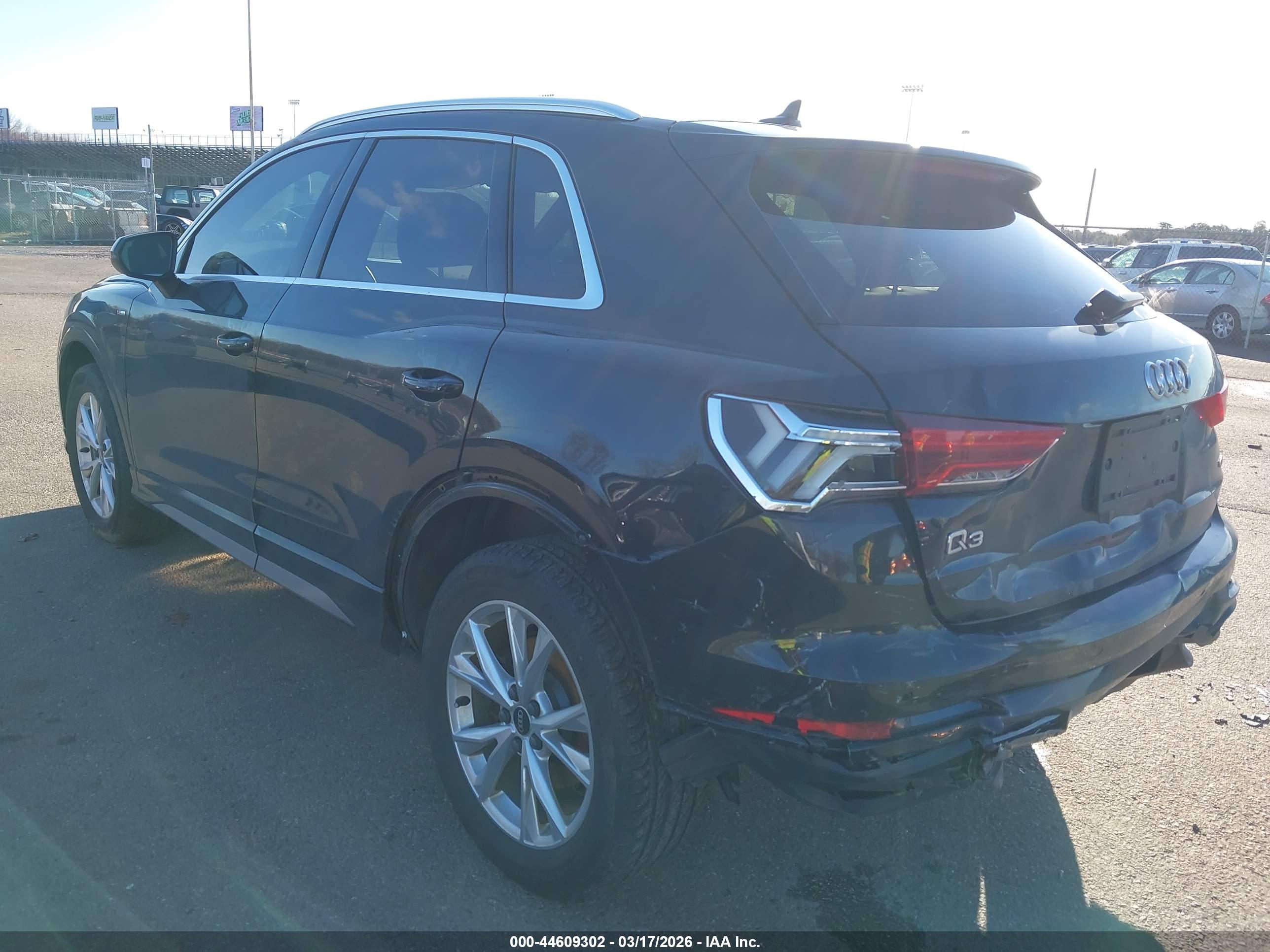 AUDI Q3 image 3