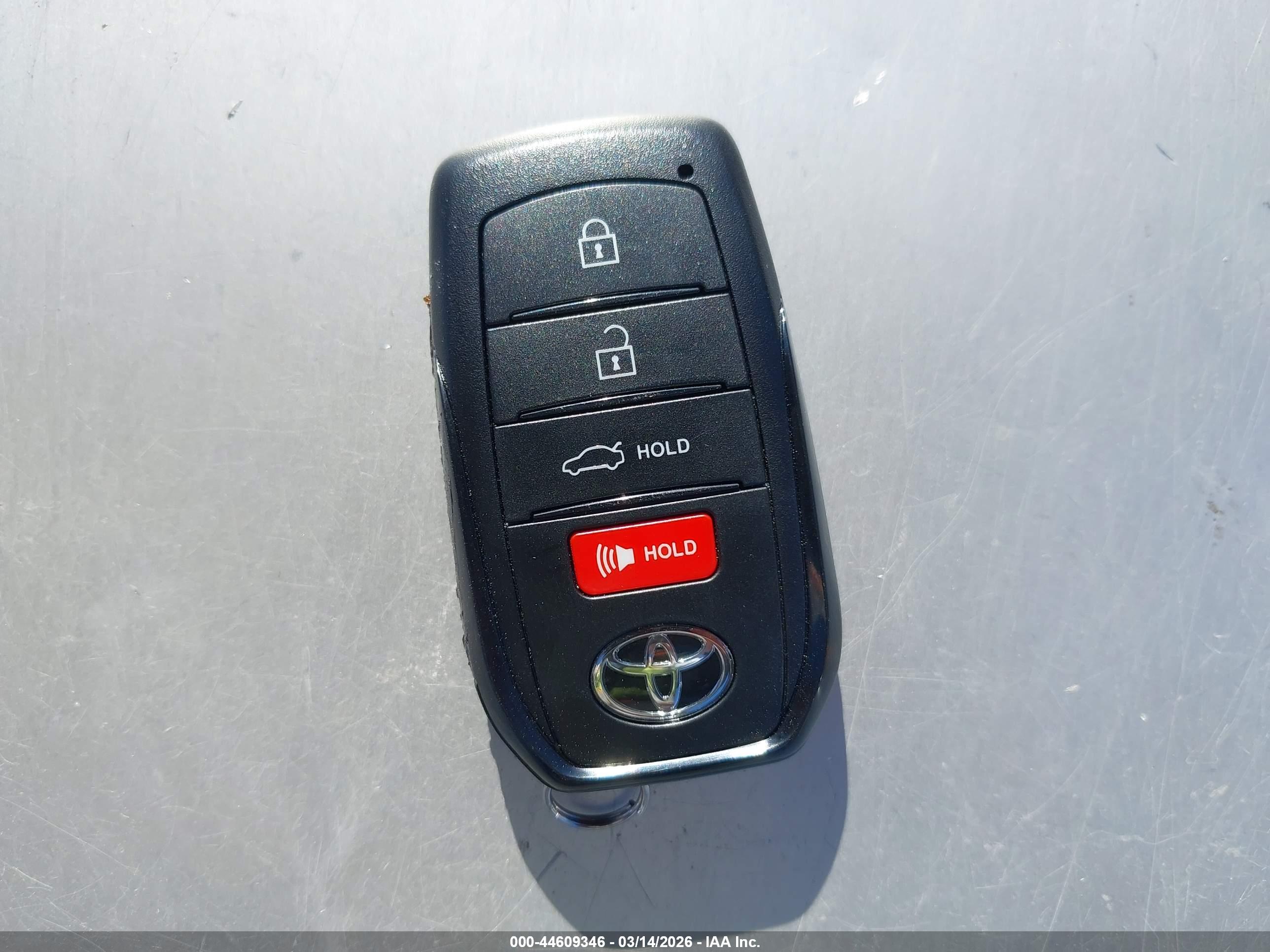 TOYOTA CAMRY image 11
