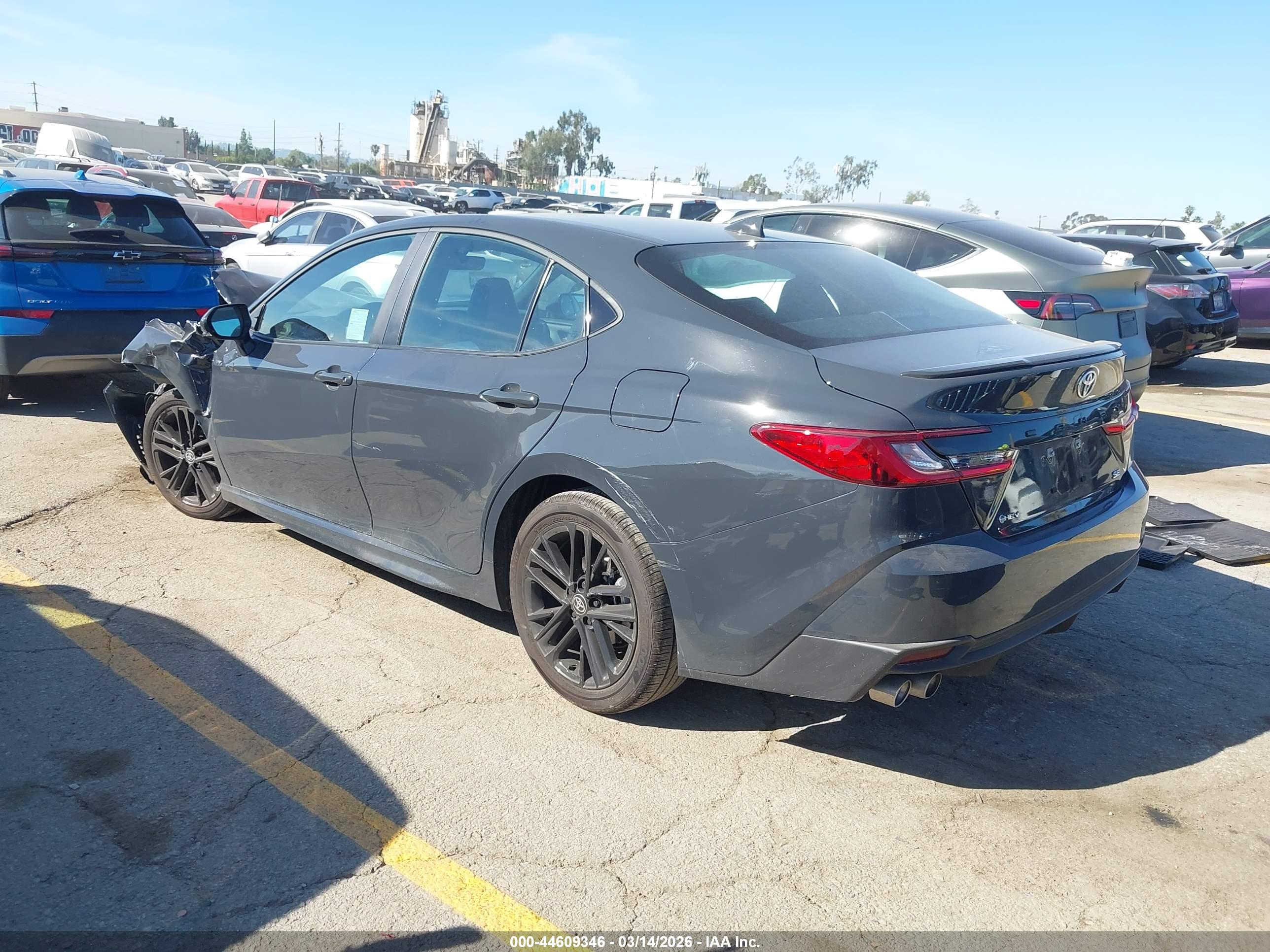 TOYOTA CAMRY image 3