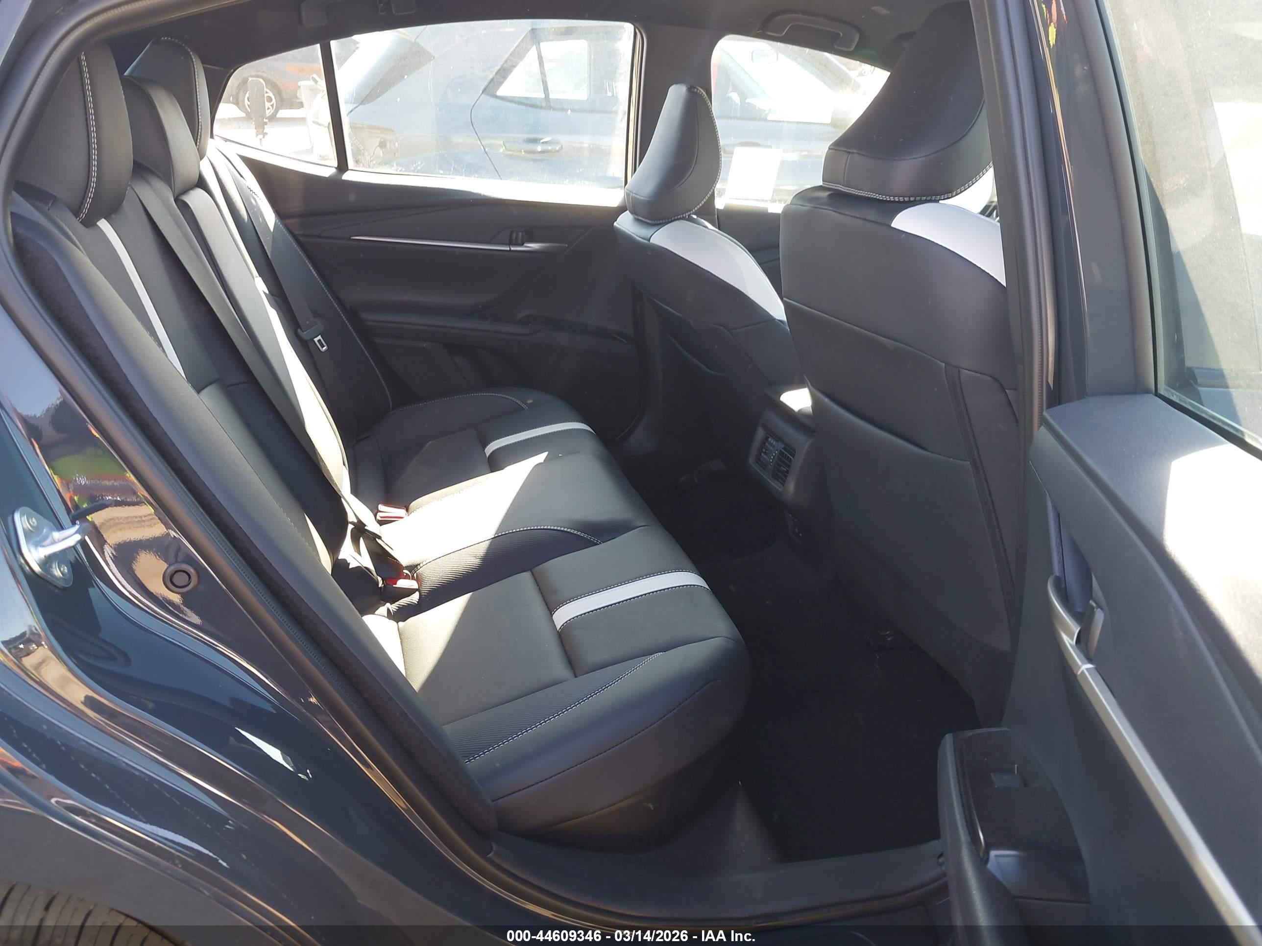 TOYOTA CAMRY image 8