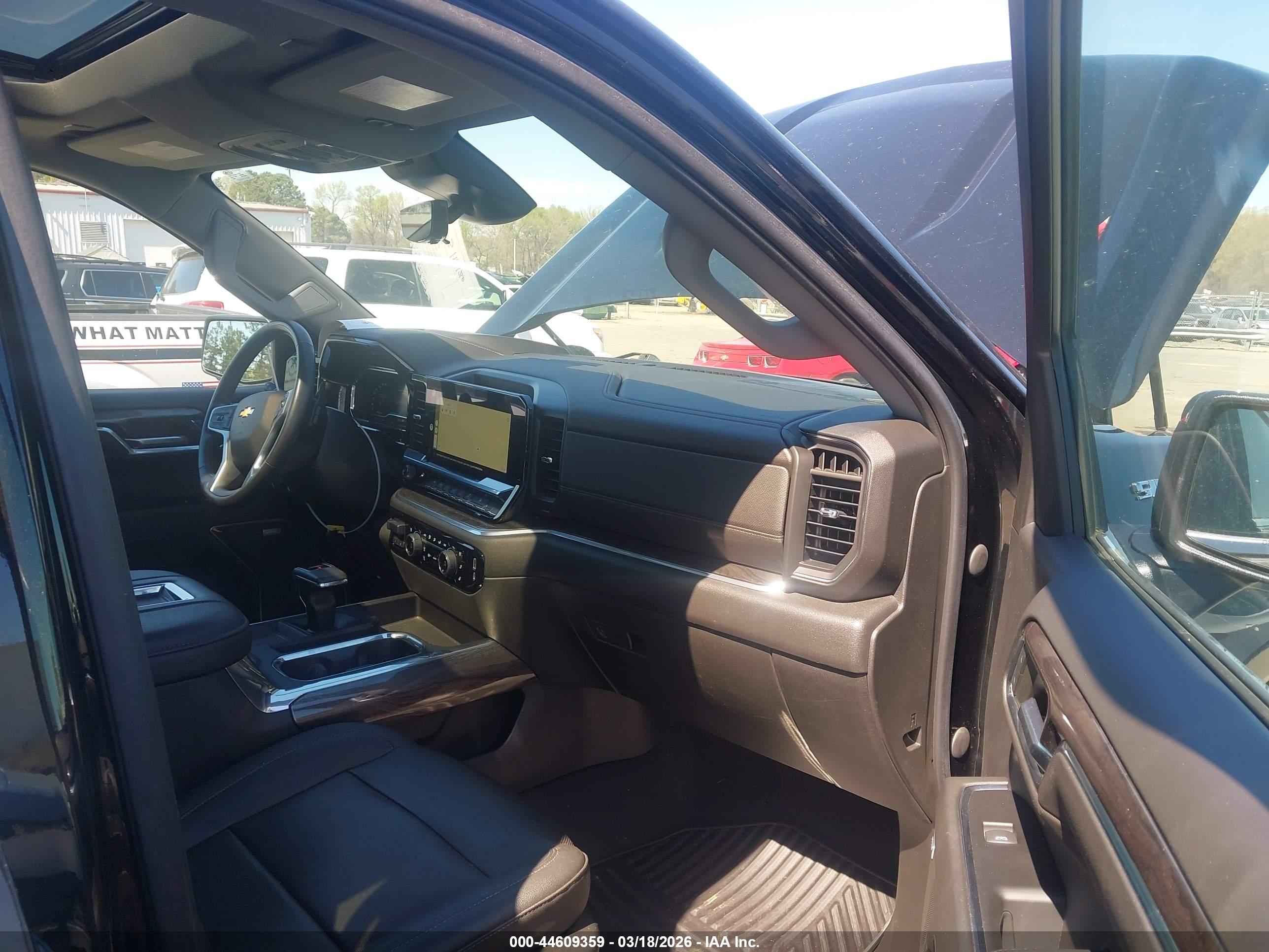 CHEVROLET SILVERADO image 5