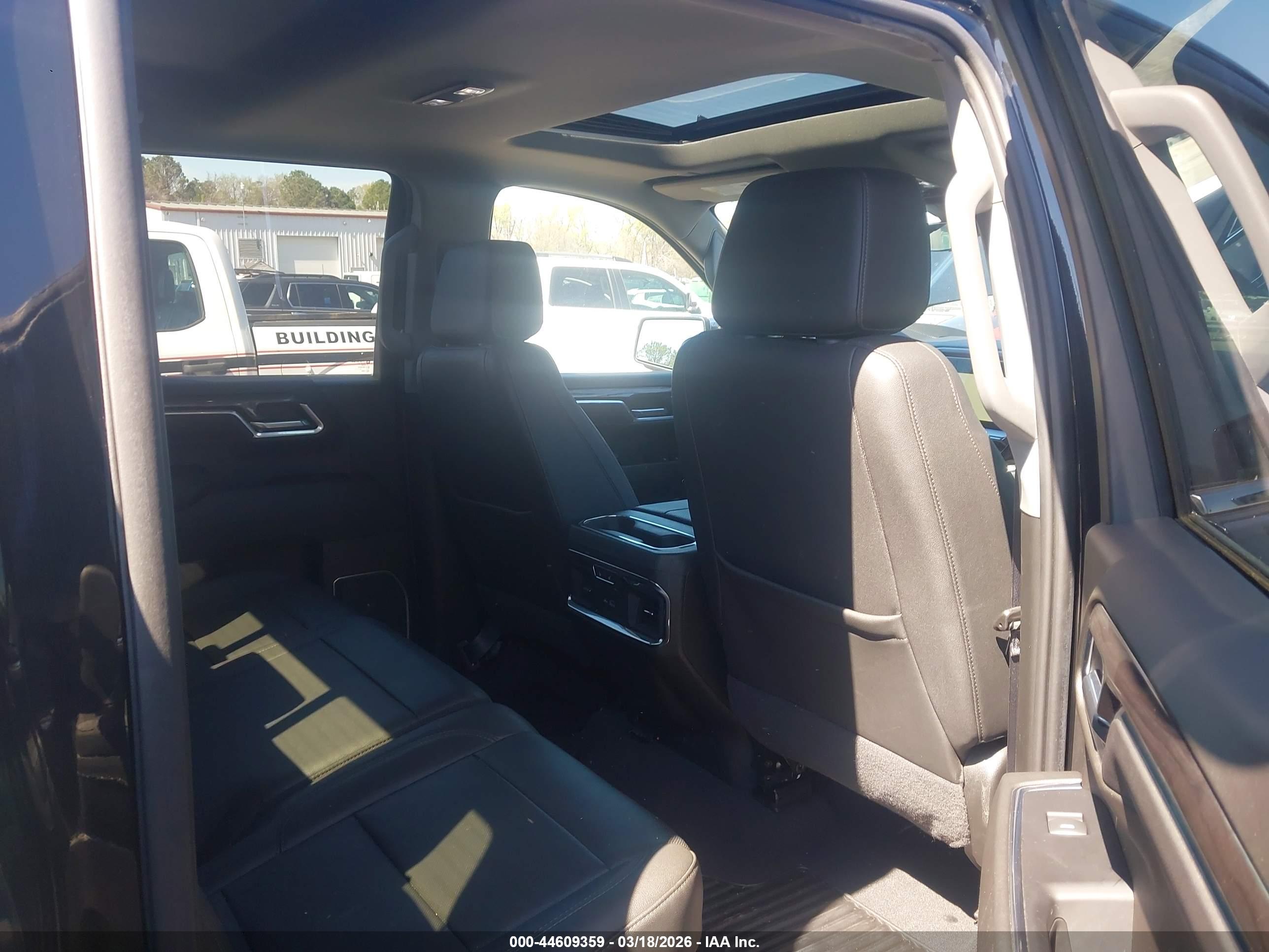 CHEVROLET SILVERADO image 8