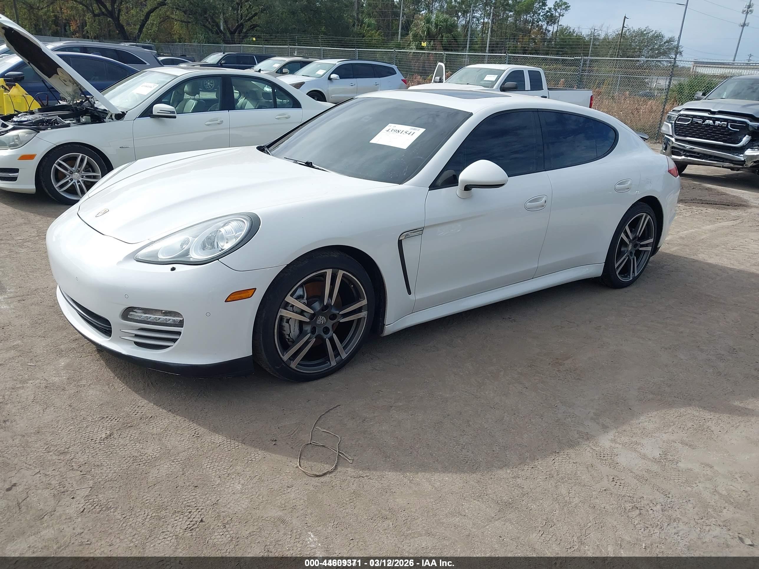PORSCHE PANAMERA image 2