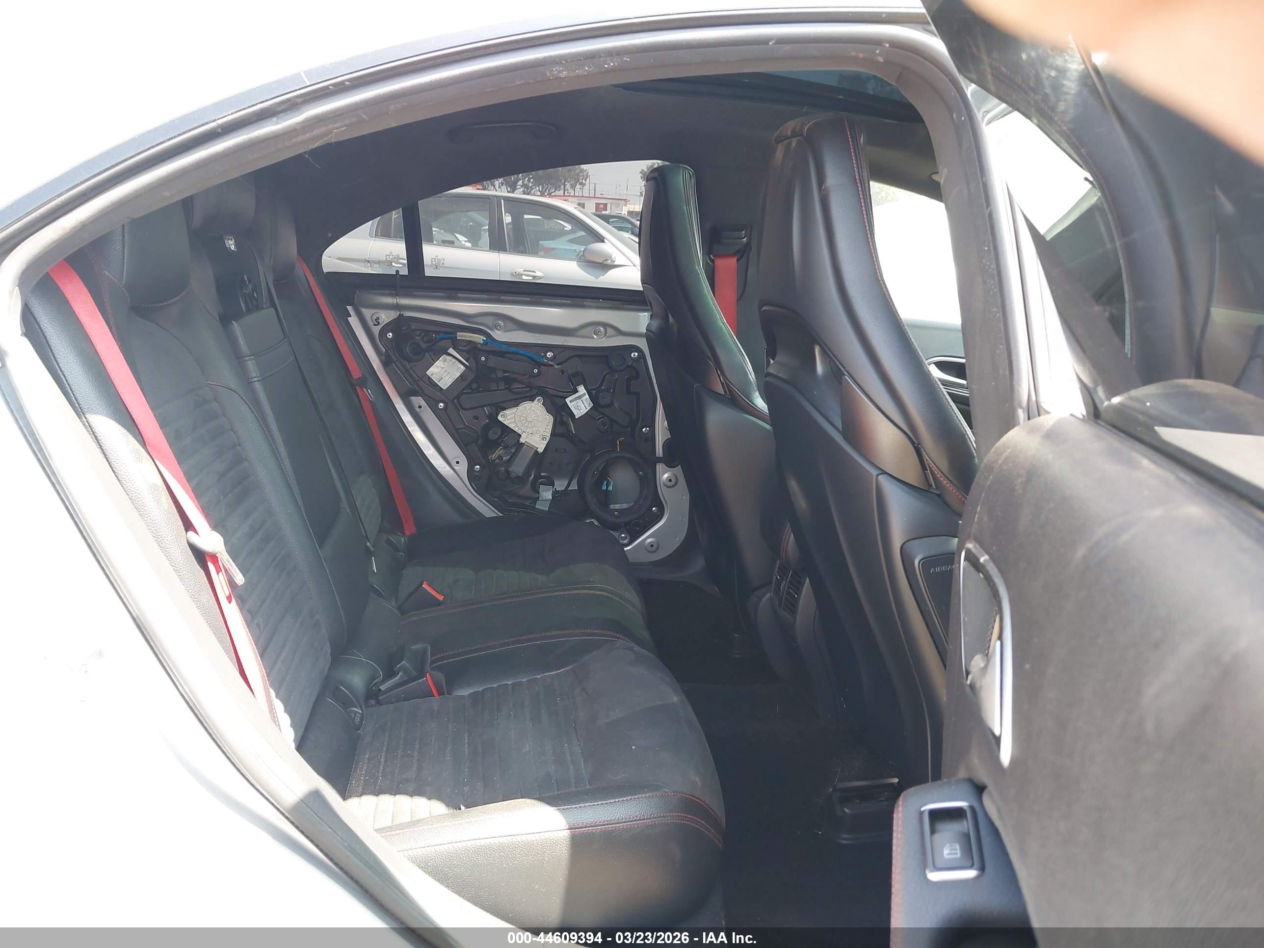 MERCEDES-BENZ CLA image 8